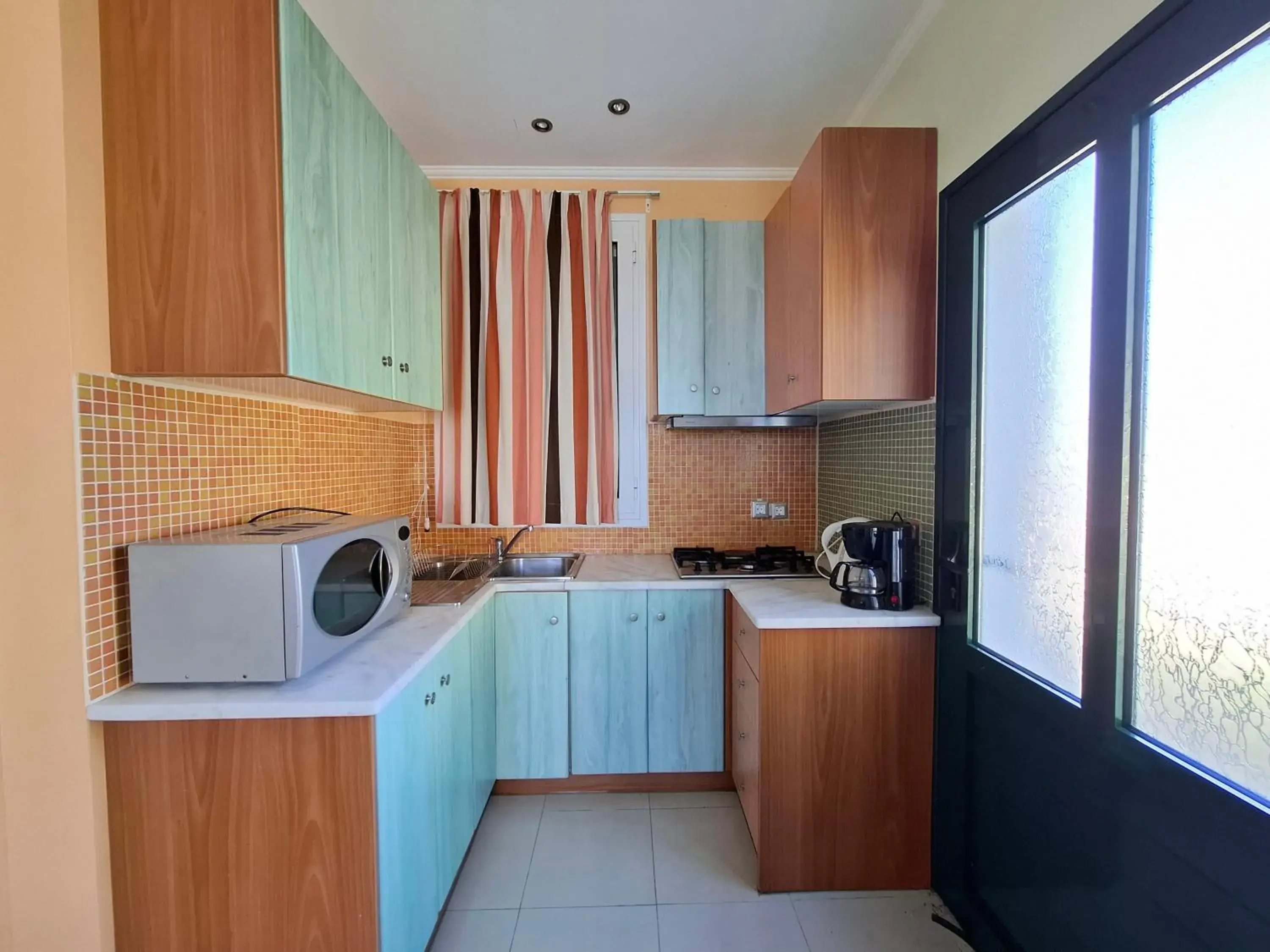 Coffee/tea facilities in Sunrise Inn Coffee/tea facilities in Sunrise Inn