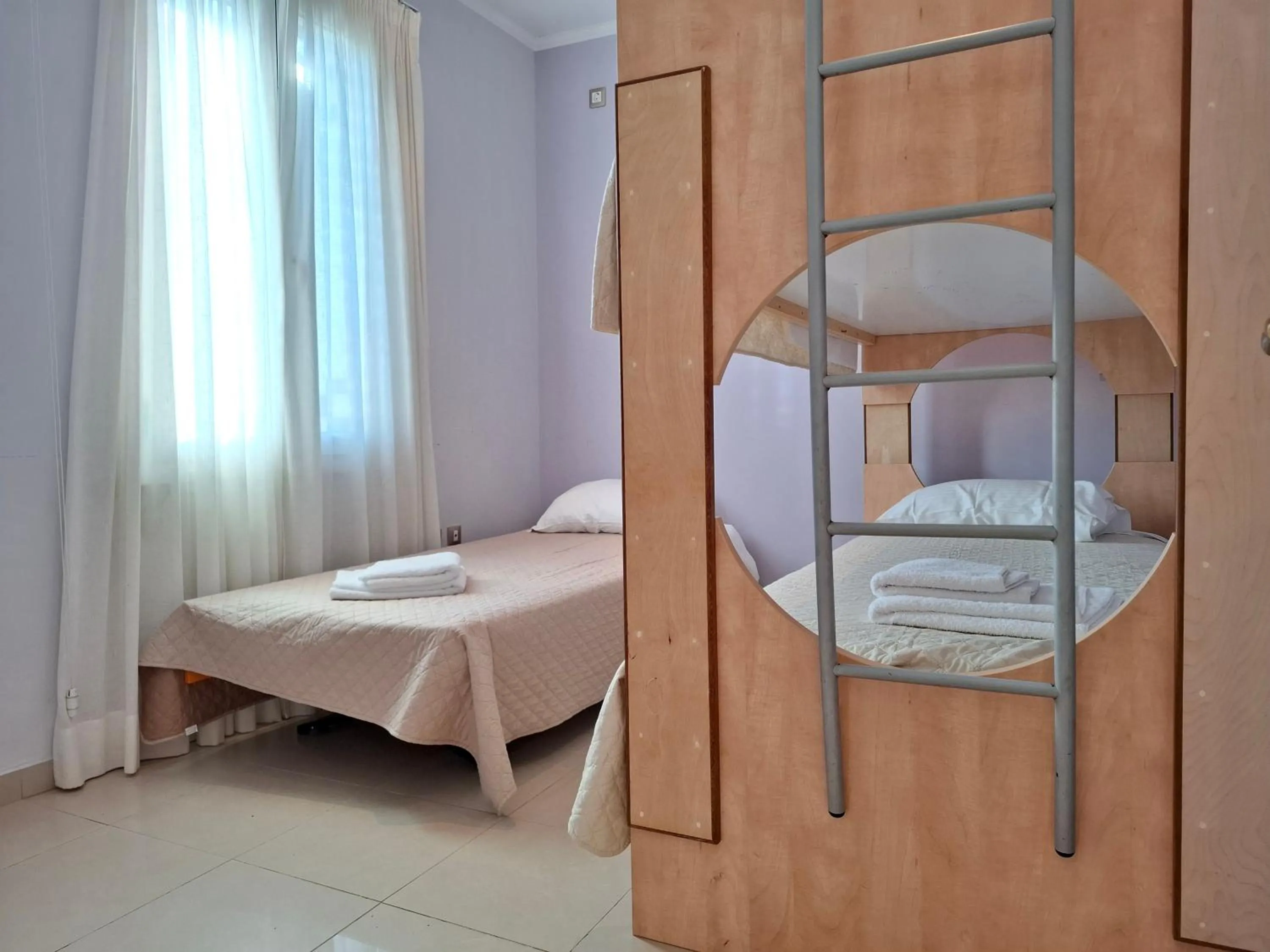 bunk bed in Sunrise Inn