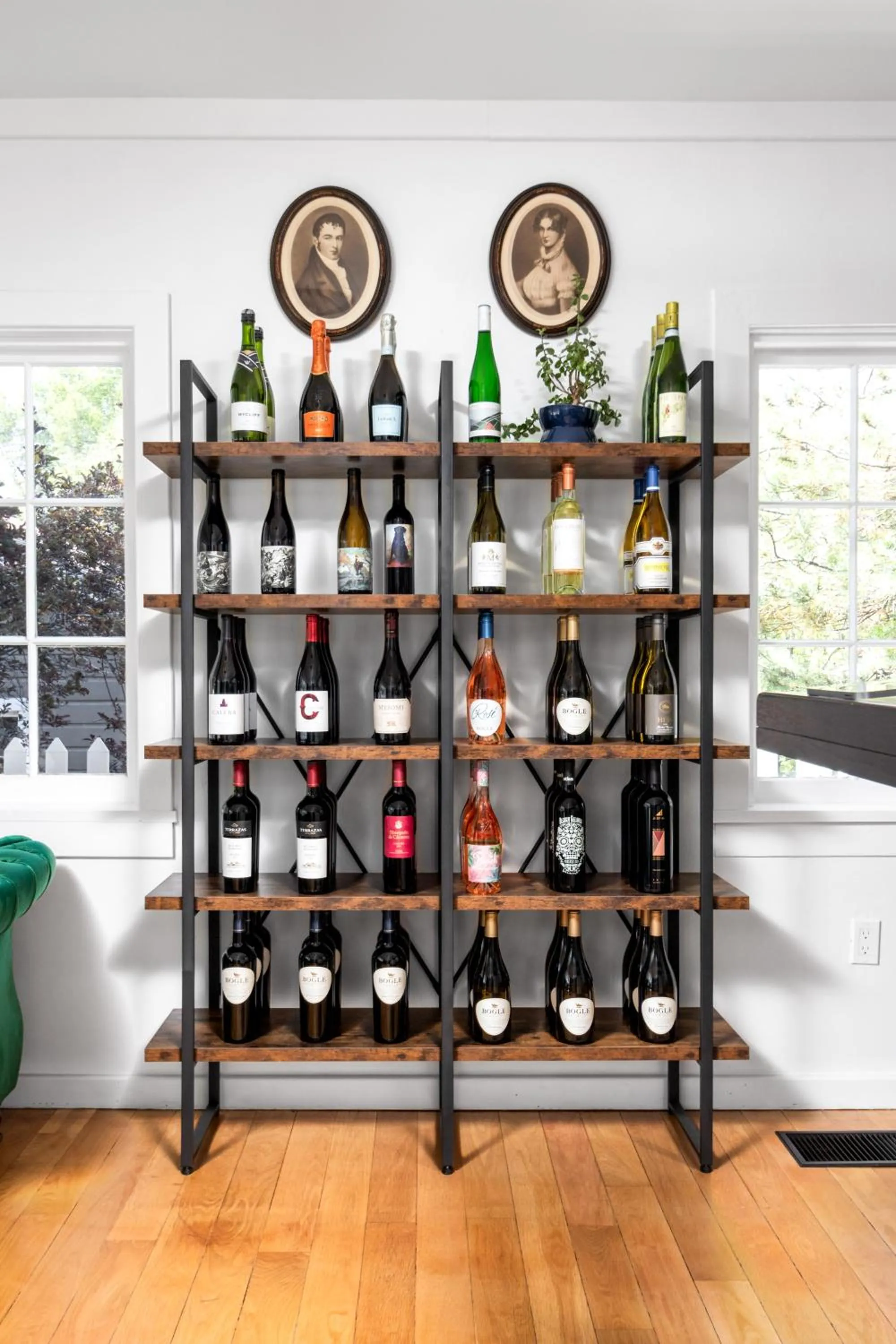 Lounge or bar in Prescott Pines Inn