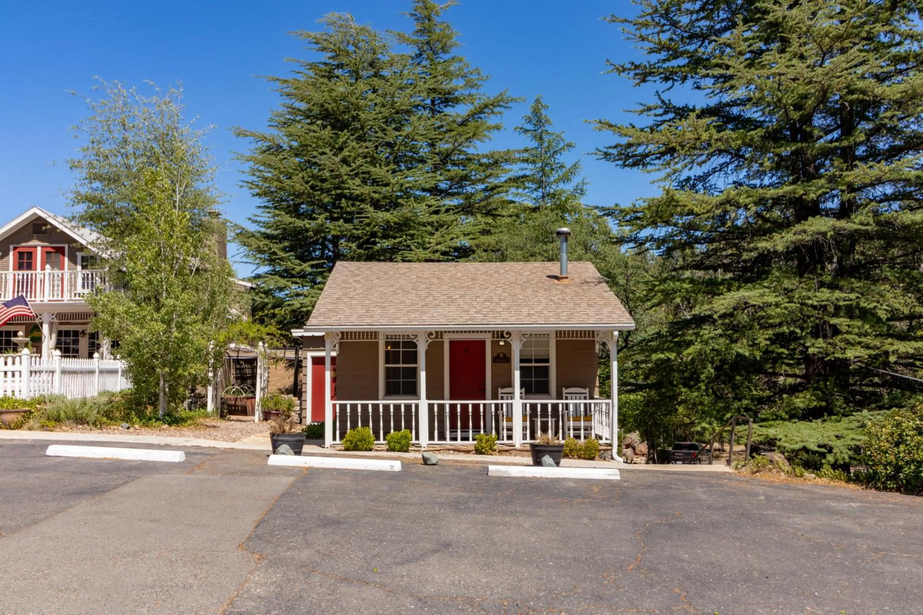 Property building in Prescott Pines Inn