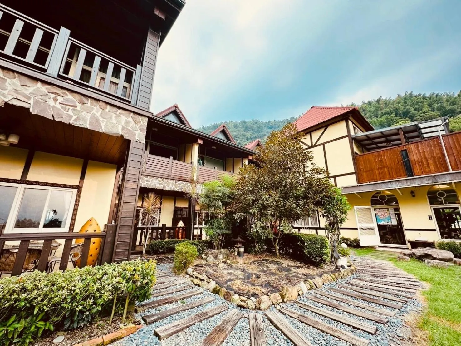 Property building in Yue Ya Villa