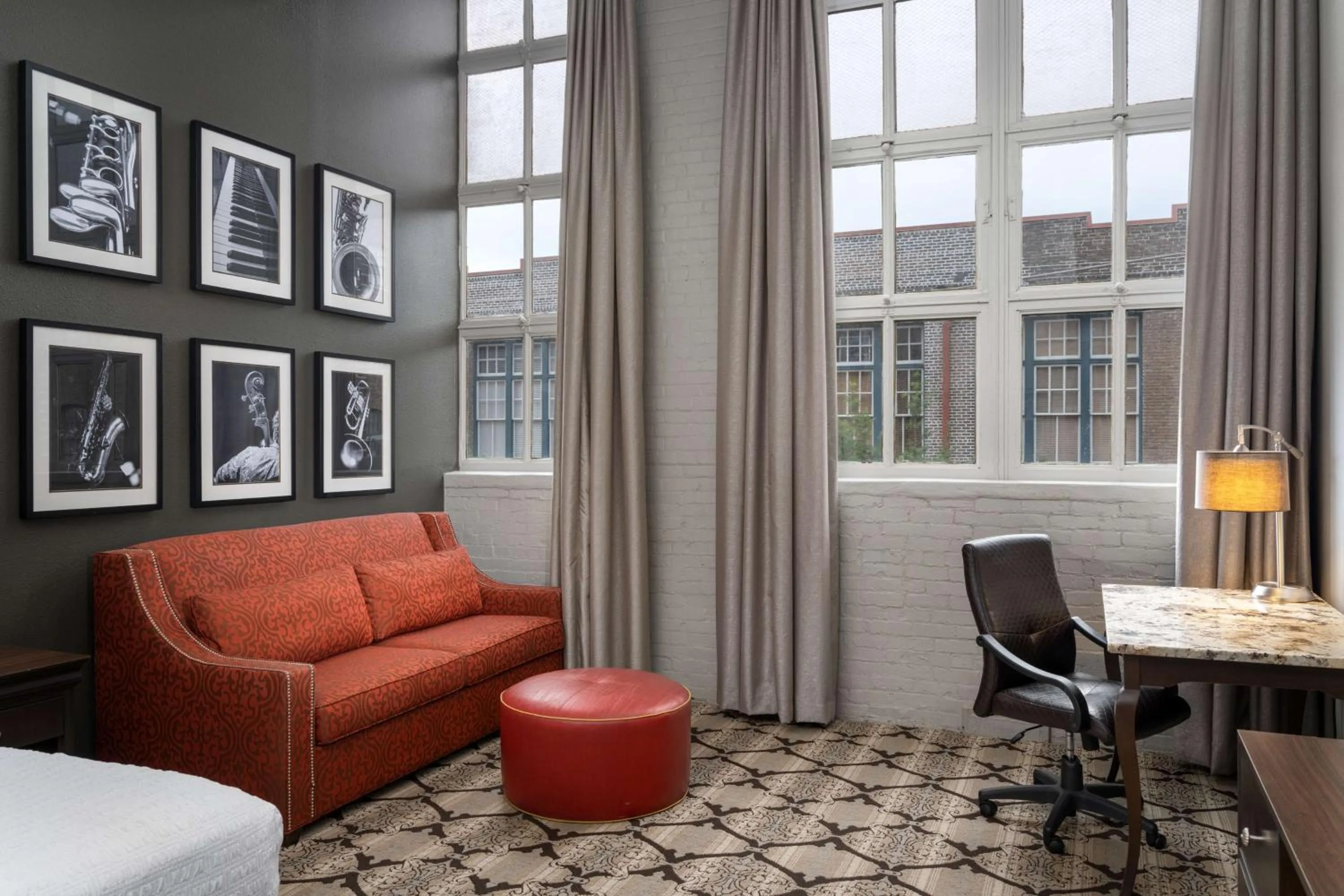 Living room in Hampton Inn and Suites New Orleans Convention Center