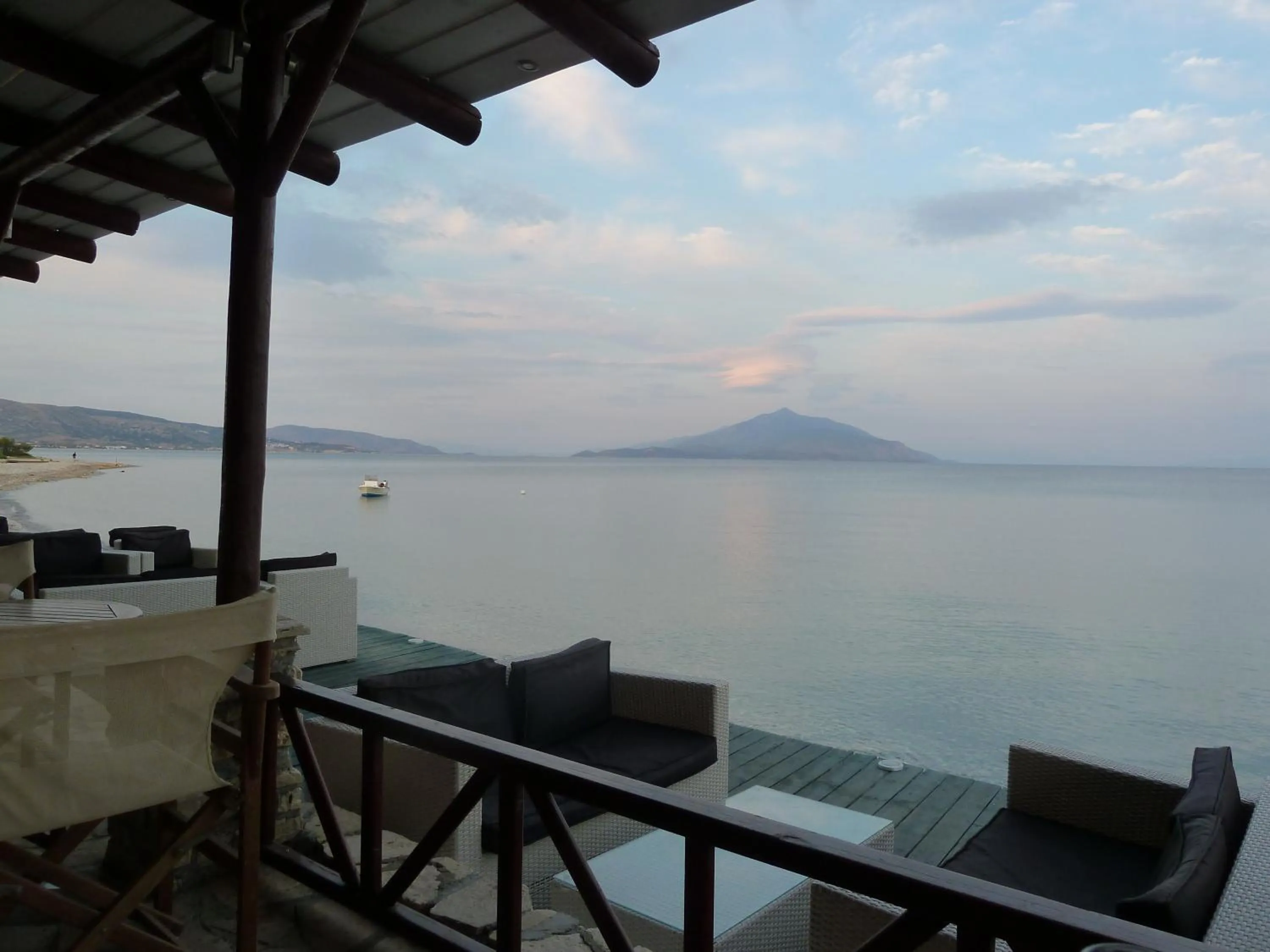 Area and facilities in Paris Beach Hotel