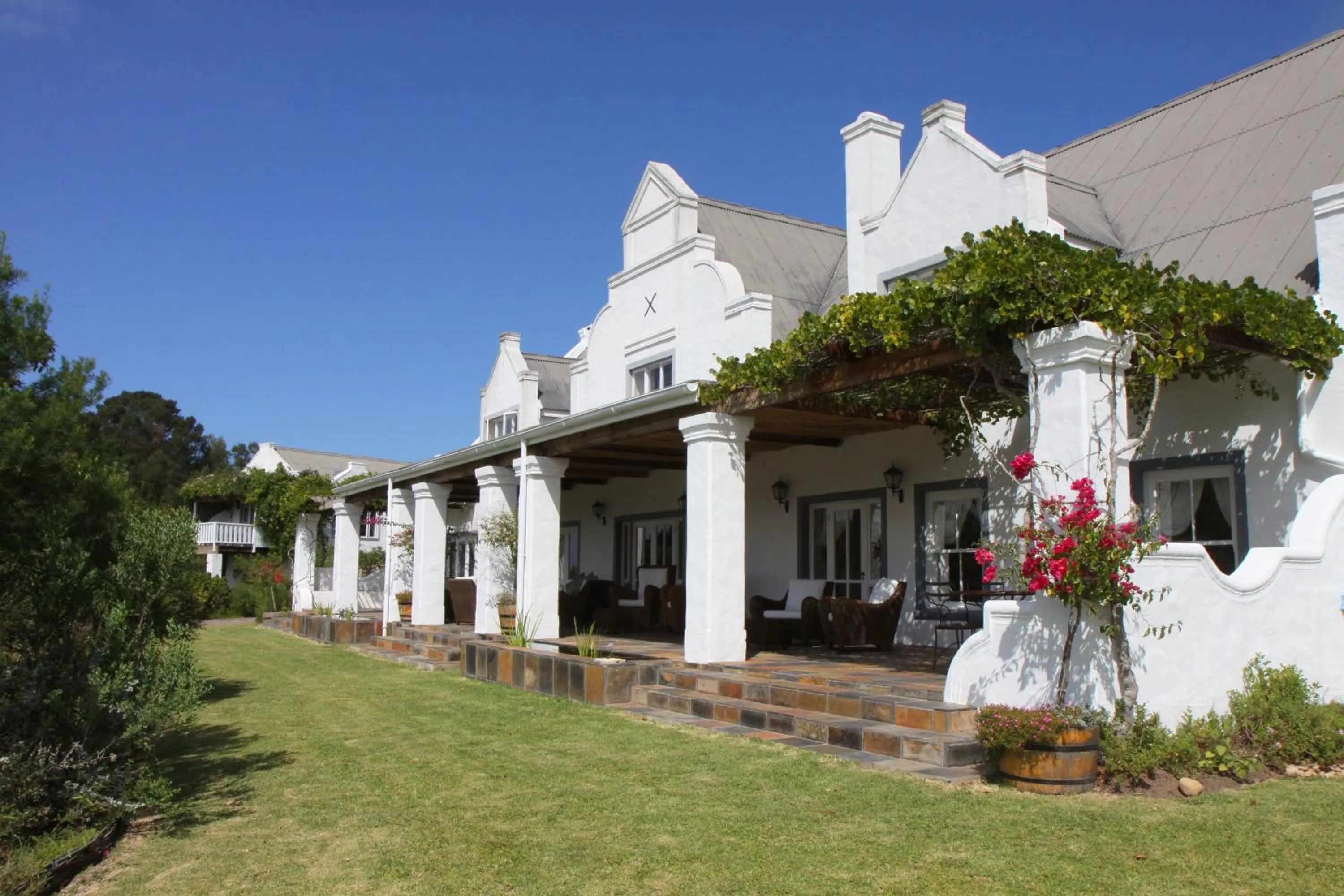 Facade/entrance in Fynbos Ridge Country House & Cottages
