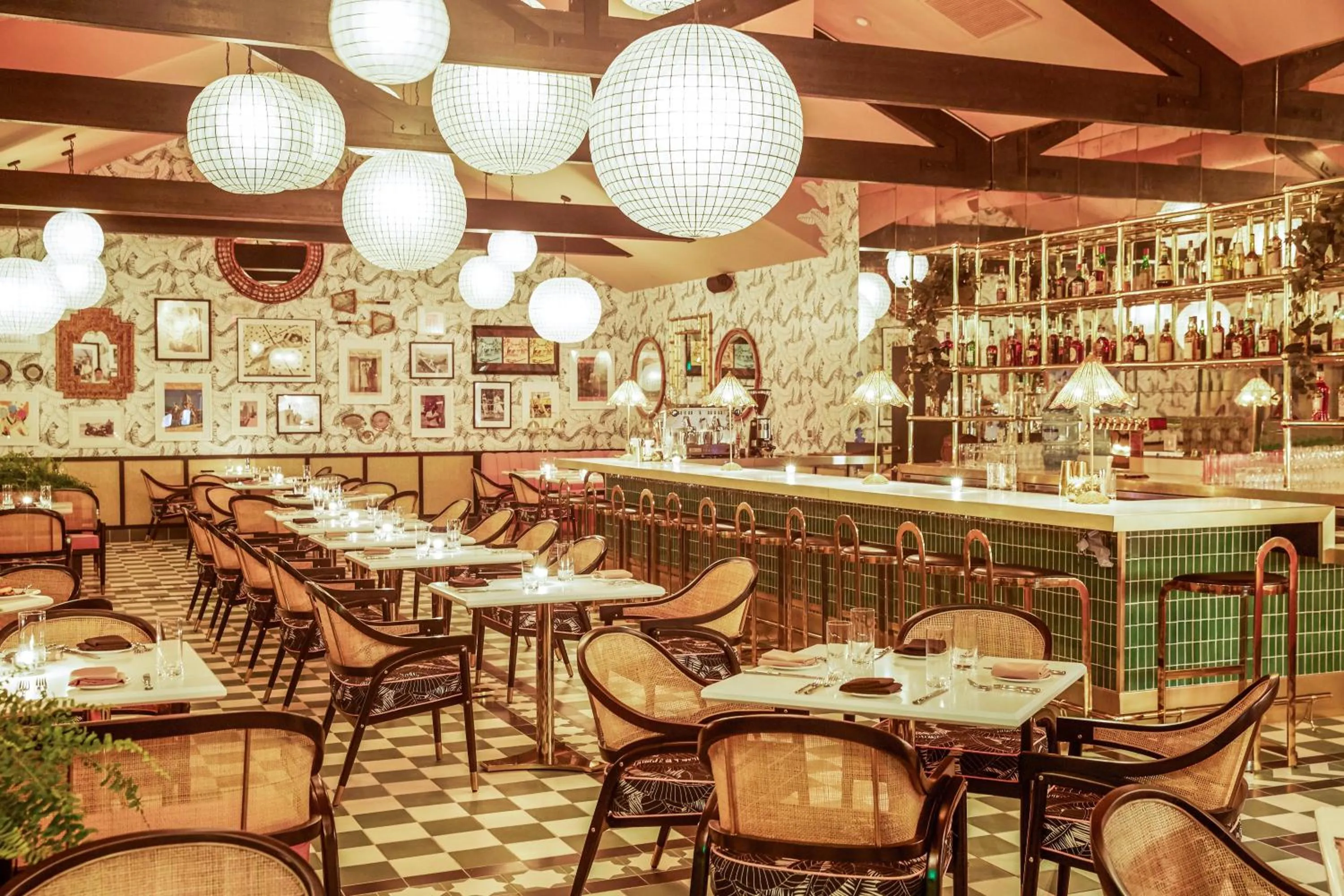 Restaurant/places to eat in Sands Hotel and Spa