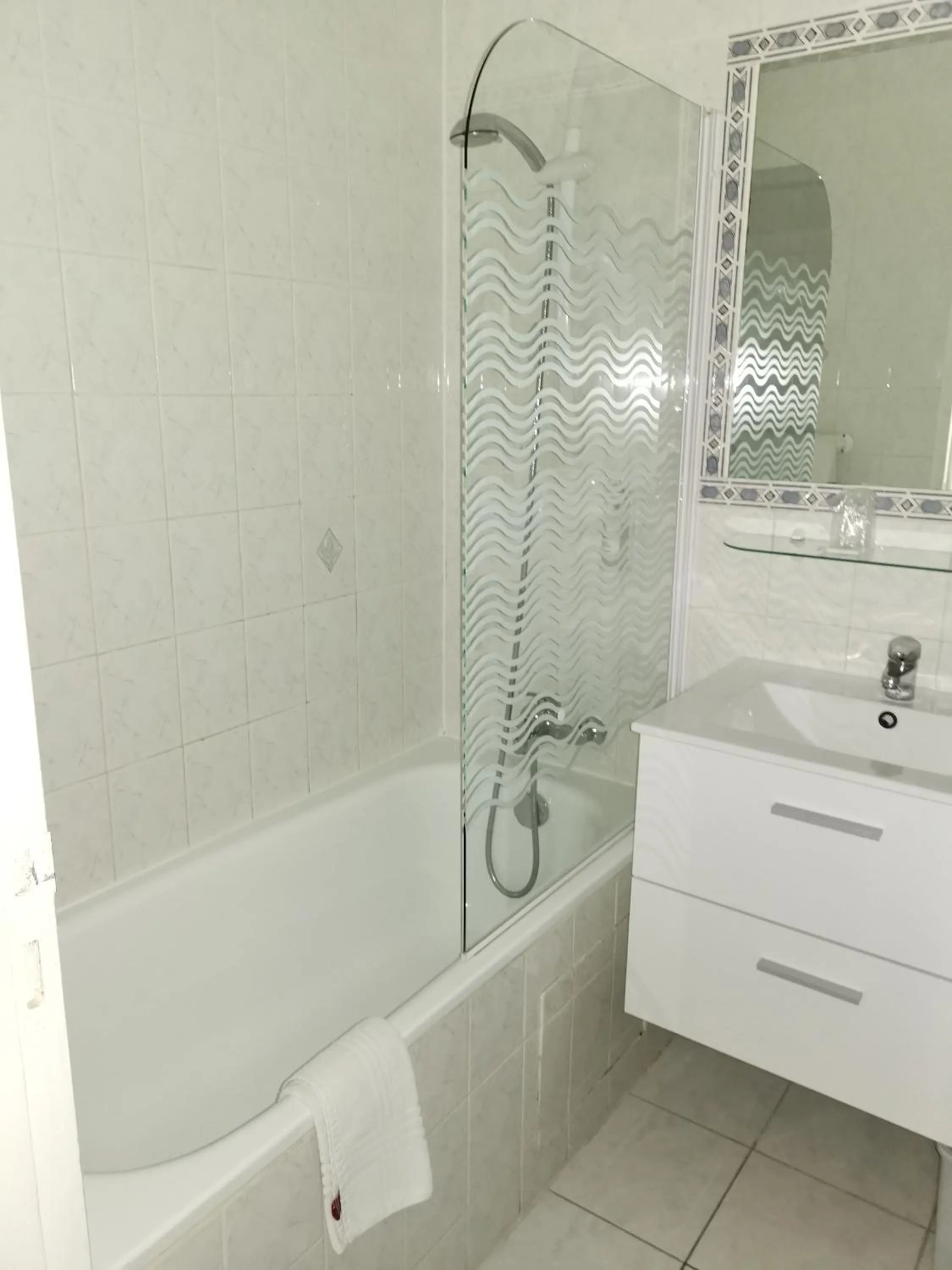 Bathroom in Carry Hotel