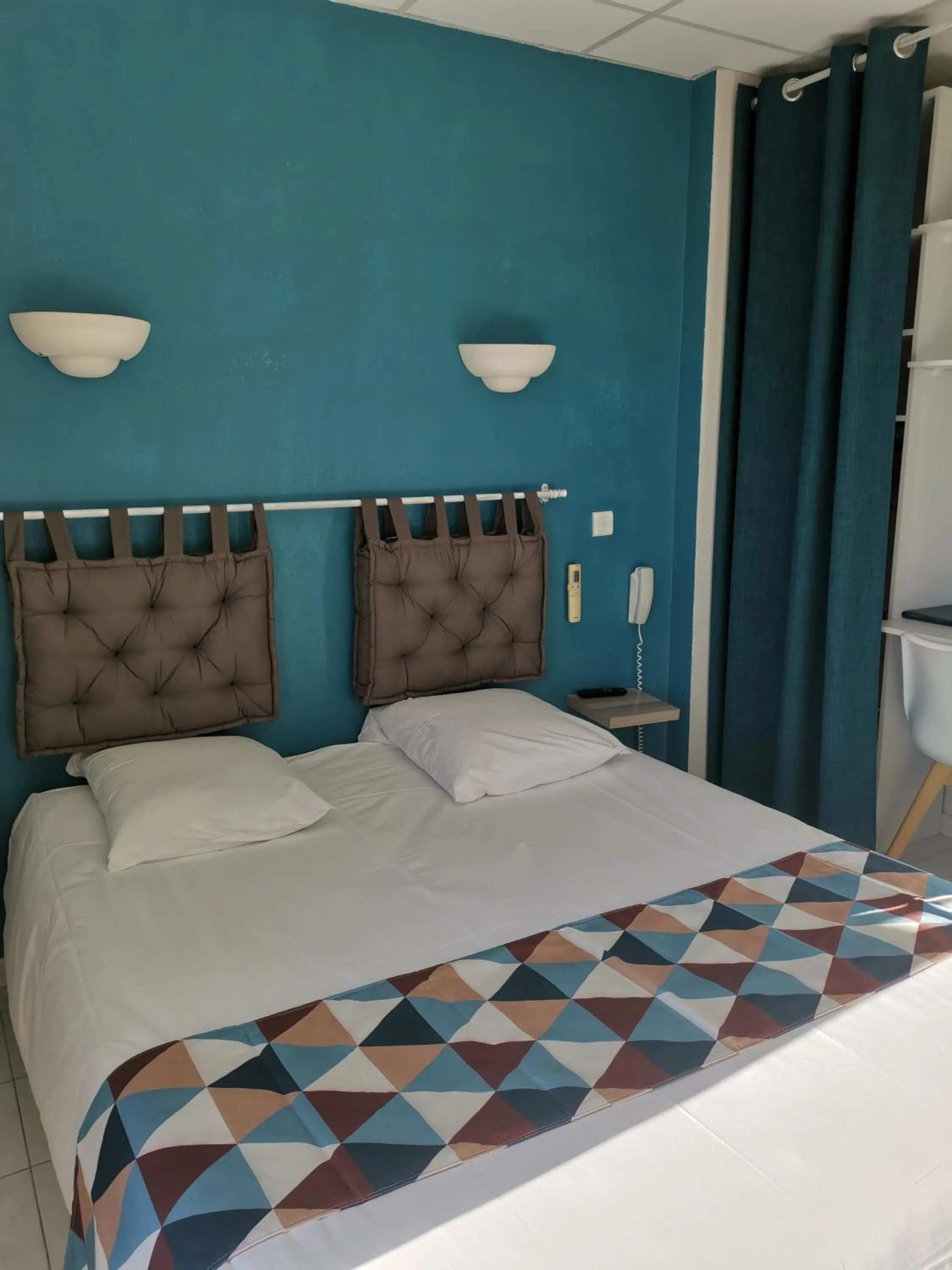 Bedroom, Bed in Carry Hotel