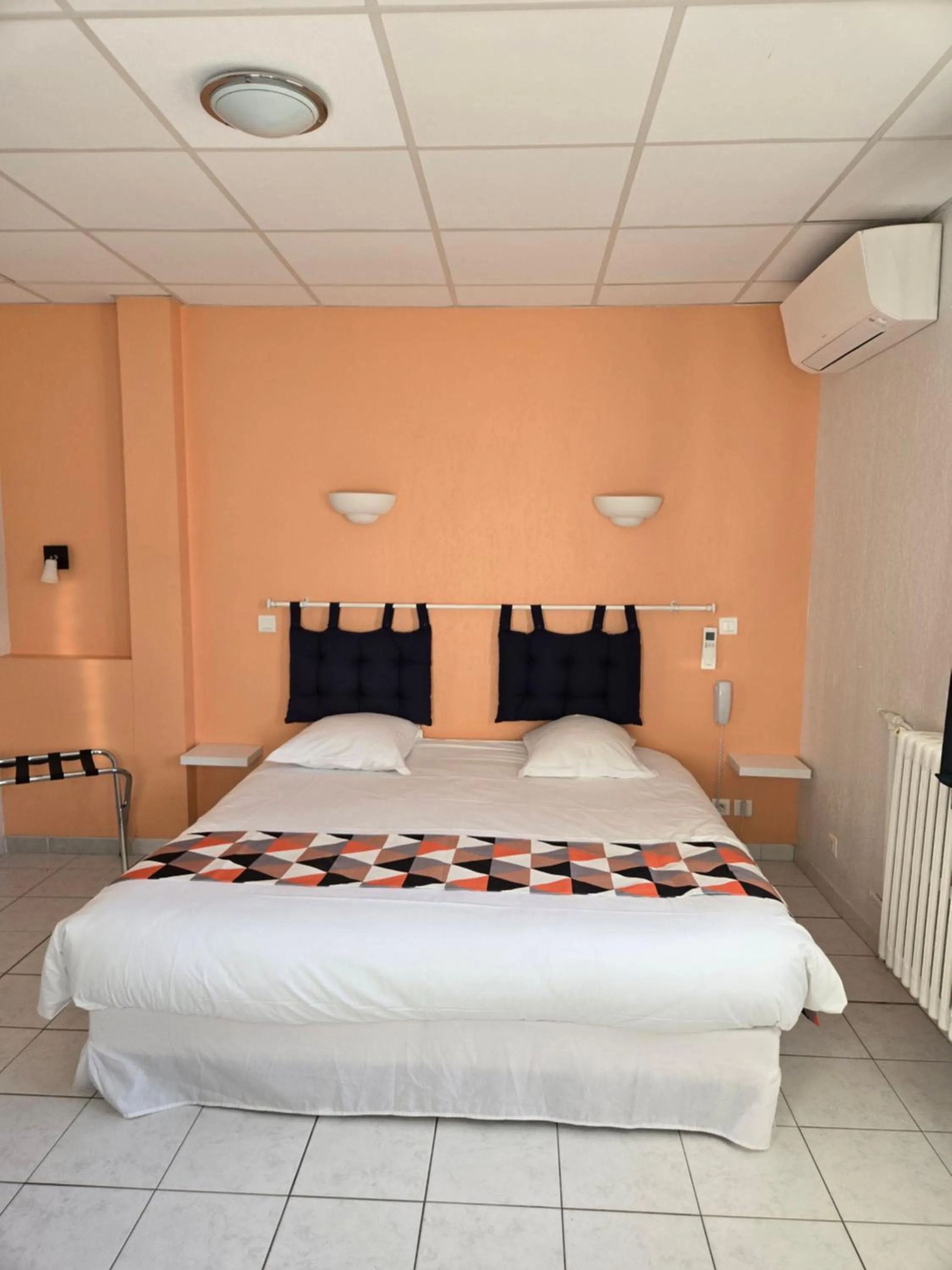 Bedroom, Bed in Carry Hotel