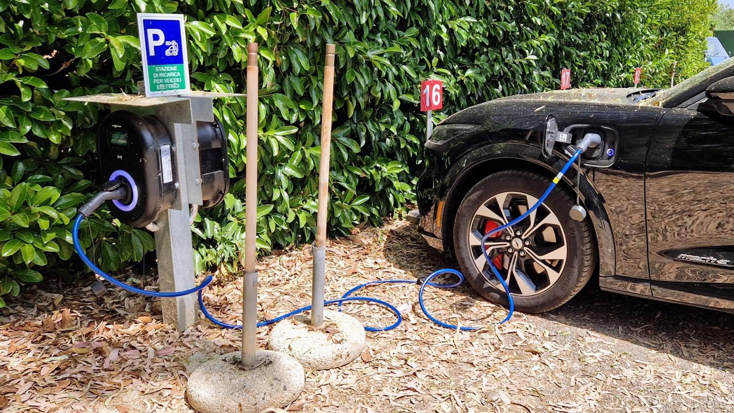 Parking in Residence Villa Giardini