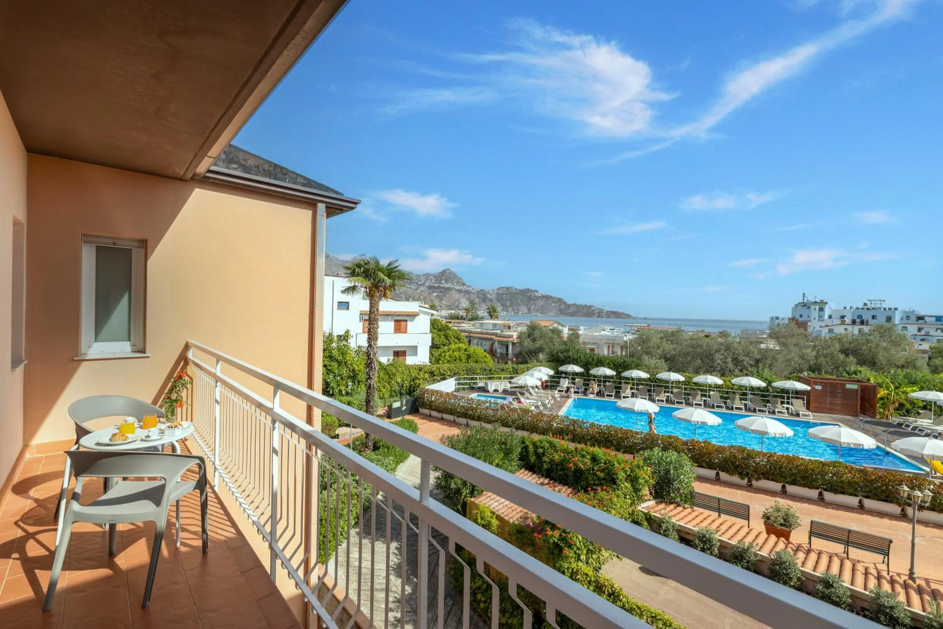 Pool view in Residence Villa Giardini