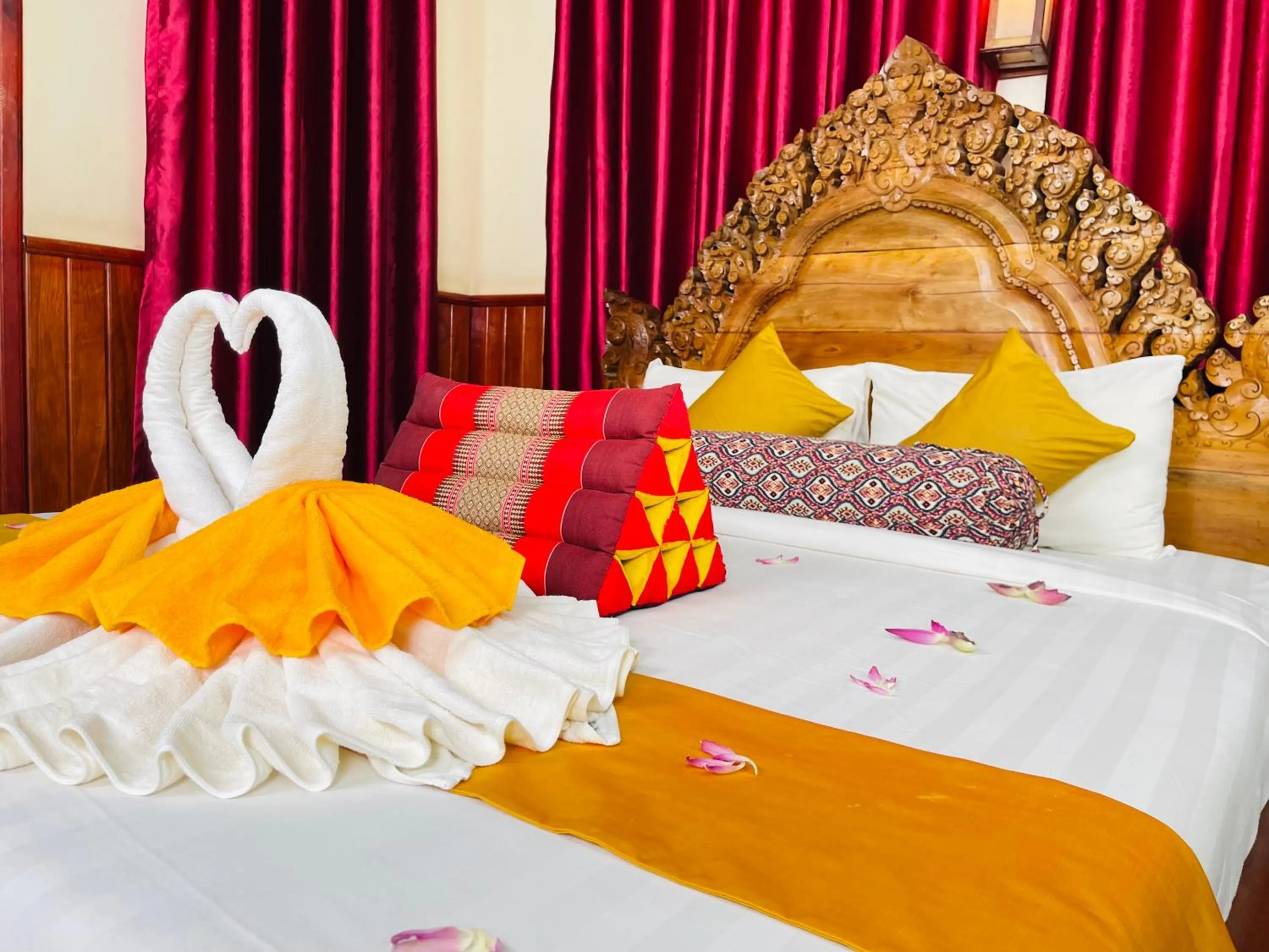 Decorative detail, Bed in Okay 1 Villa