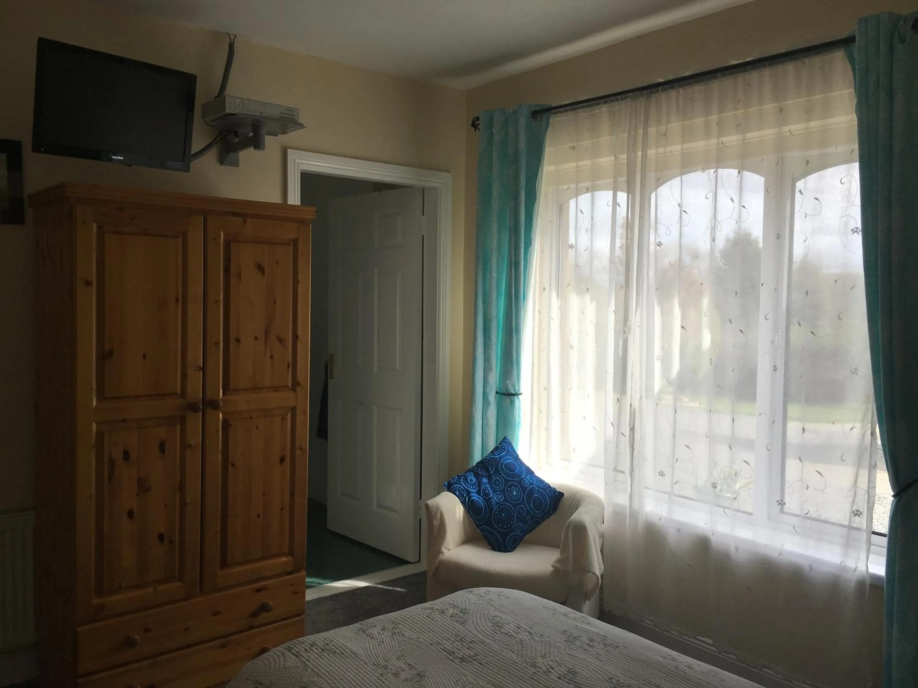 Photo of the whole room in Killurin Lodge