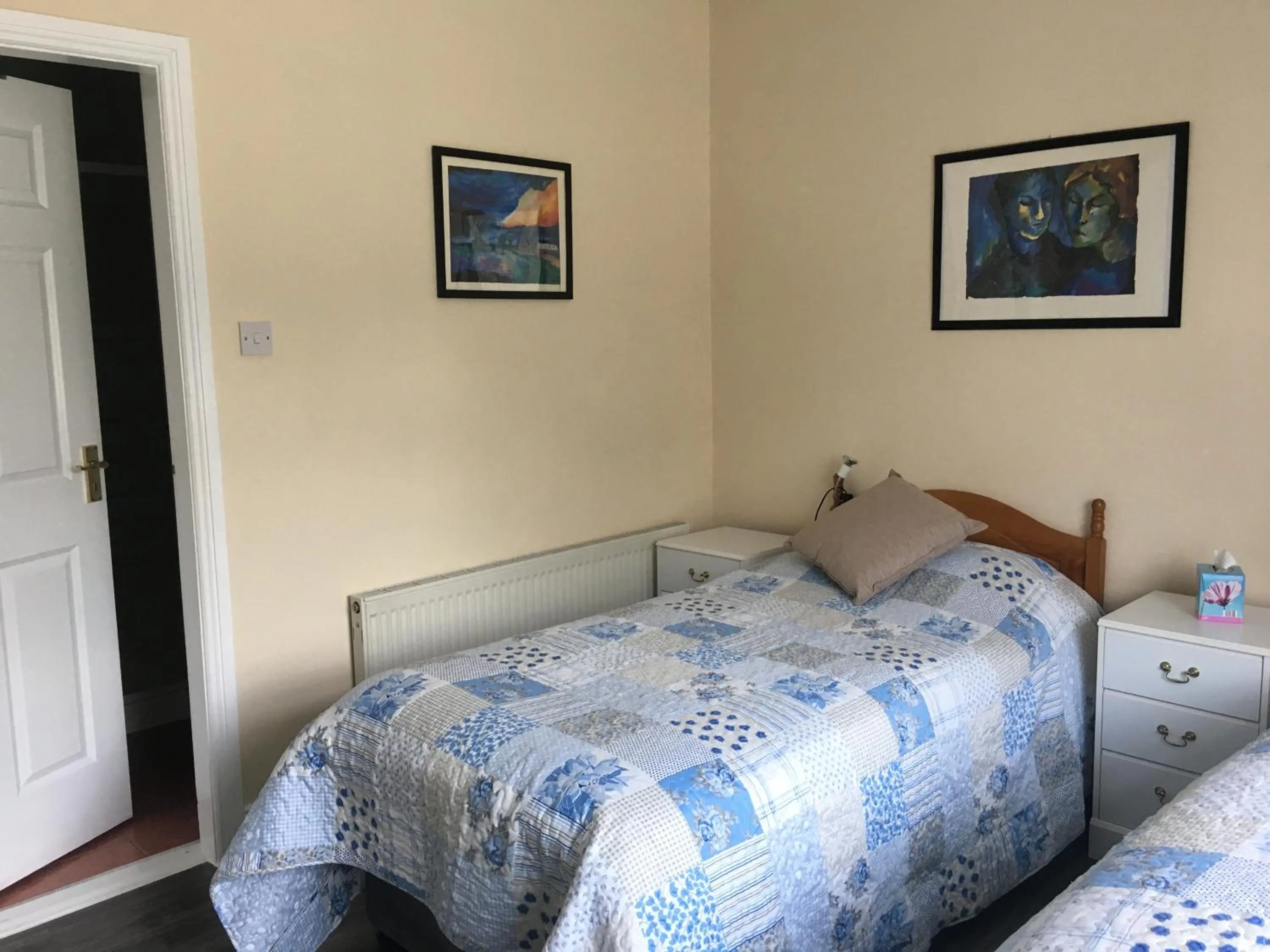 Photo of the whole room in Killurin Lodge