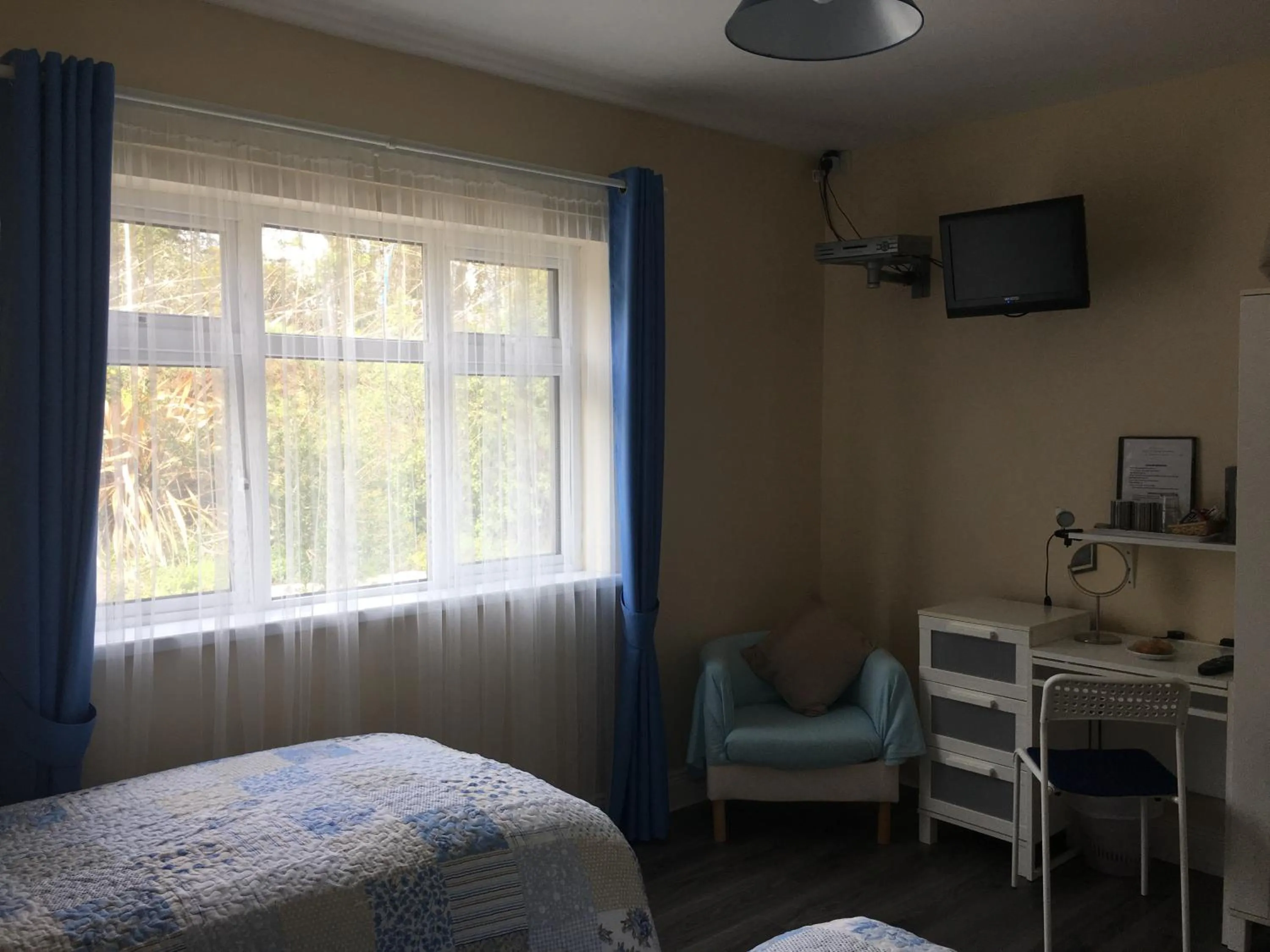 Photo of the whole room in Killurin Lodge