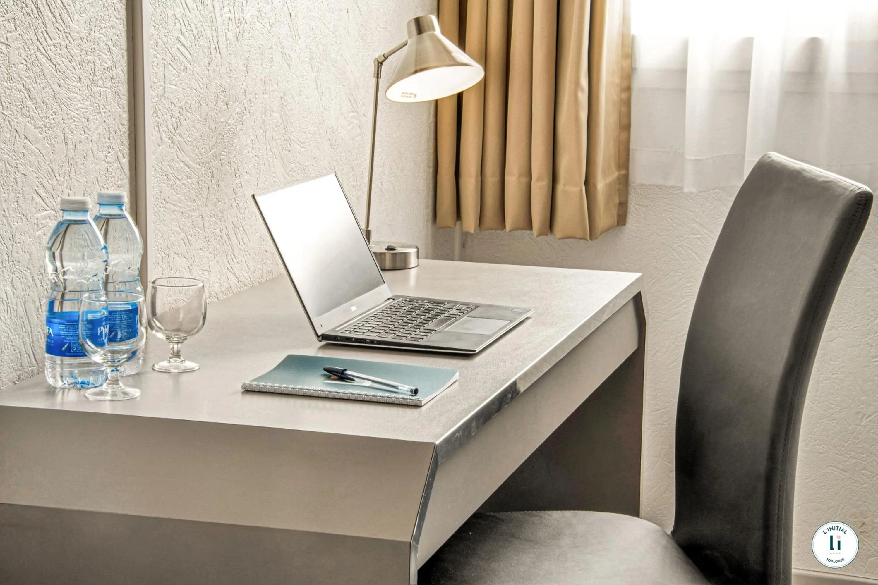 Seating area in L'Initial