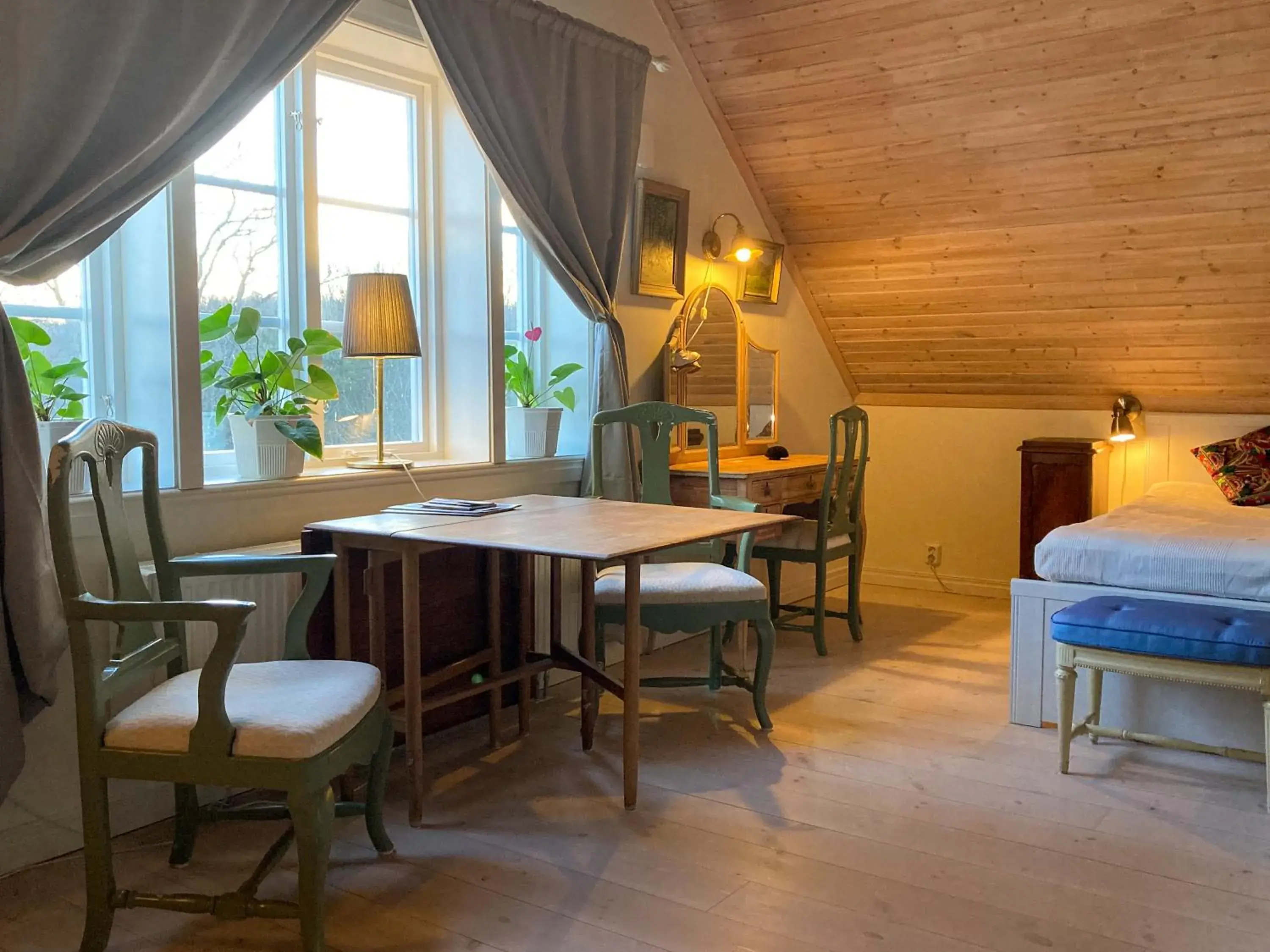 Double Room with Shared Bathroom in Villa Weidling B&B Double Room with Shared Bathroom in Villa Weidling B&B