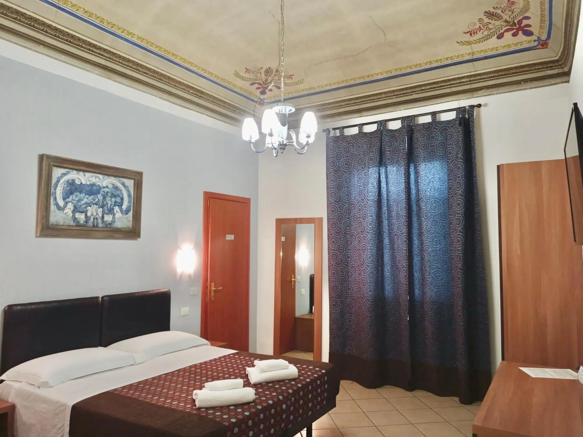 Photo of the whole room, Bed in Adelaide House