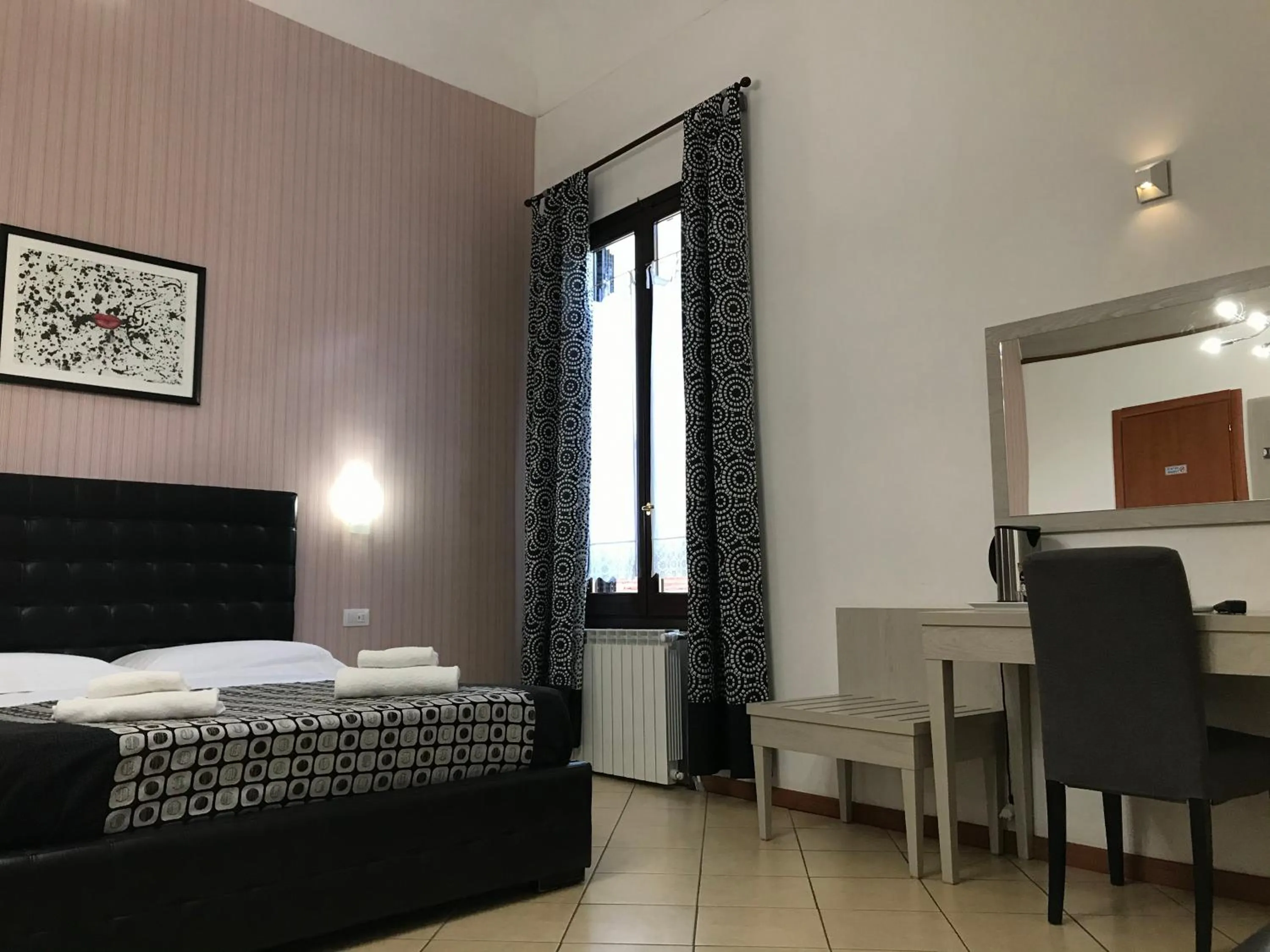 Photo of the whole room, Bed in Adelaide House