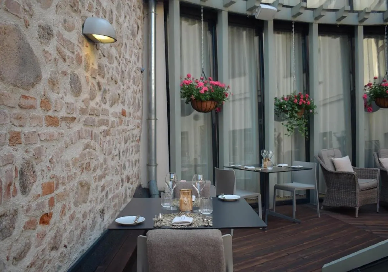 Restaurant/places to eat in Antonius Hotel