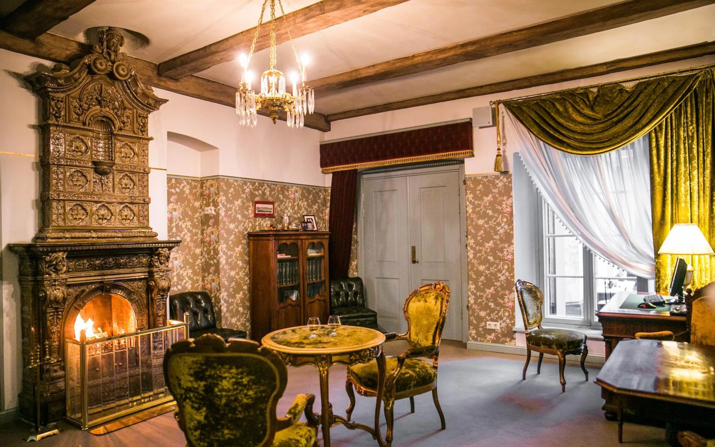 Communal lounge/ TV room in Antonius Hotel