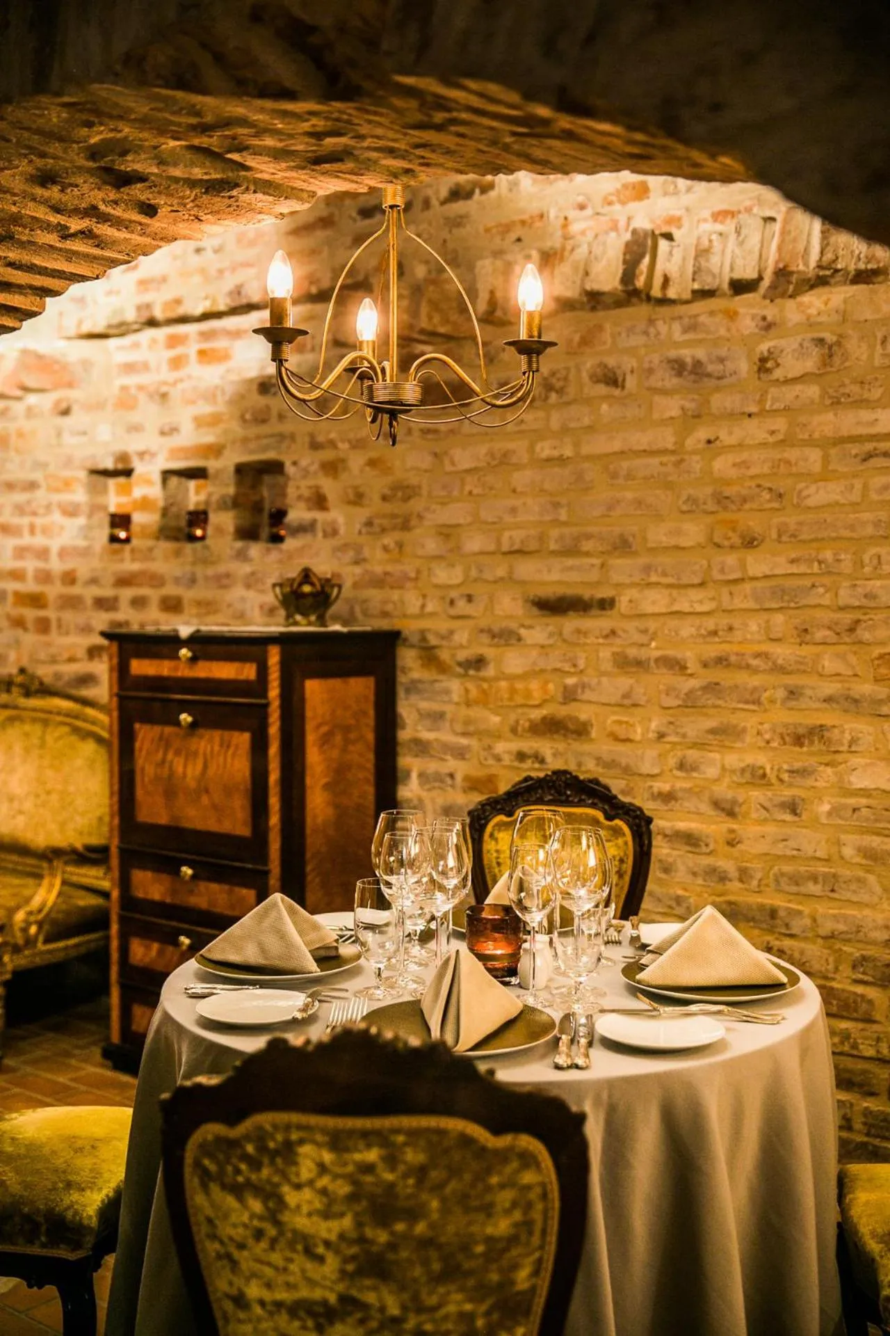 Restaurant/places to eat in Antonius Hotel