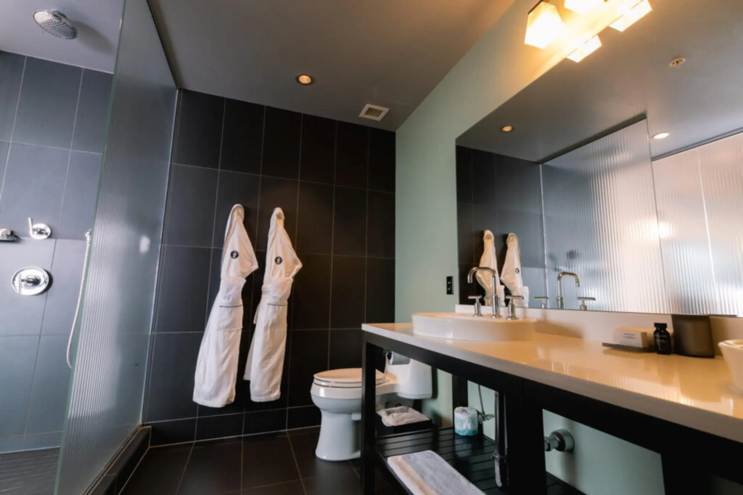 Cream City Studio Suite in The Iron Horse Hotel Cream City Studio Suite in The Iron Horse Hotel