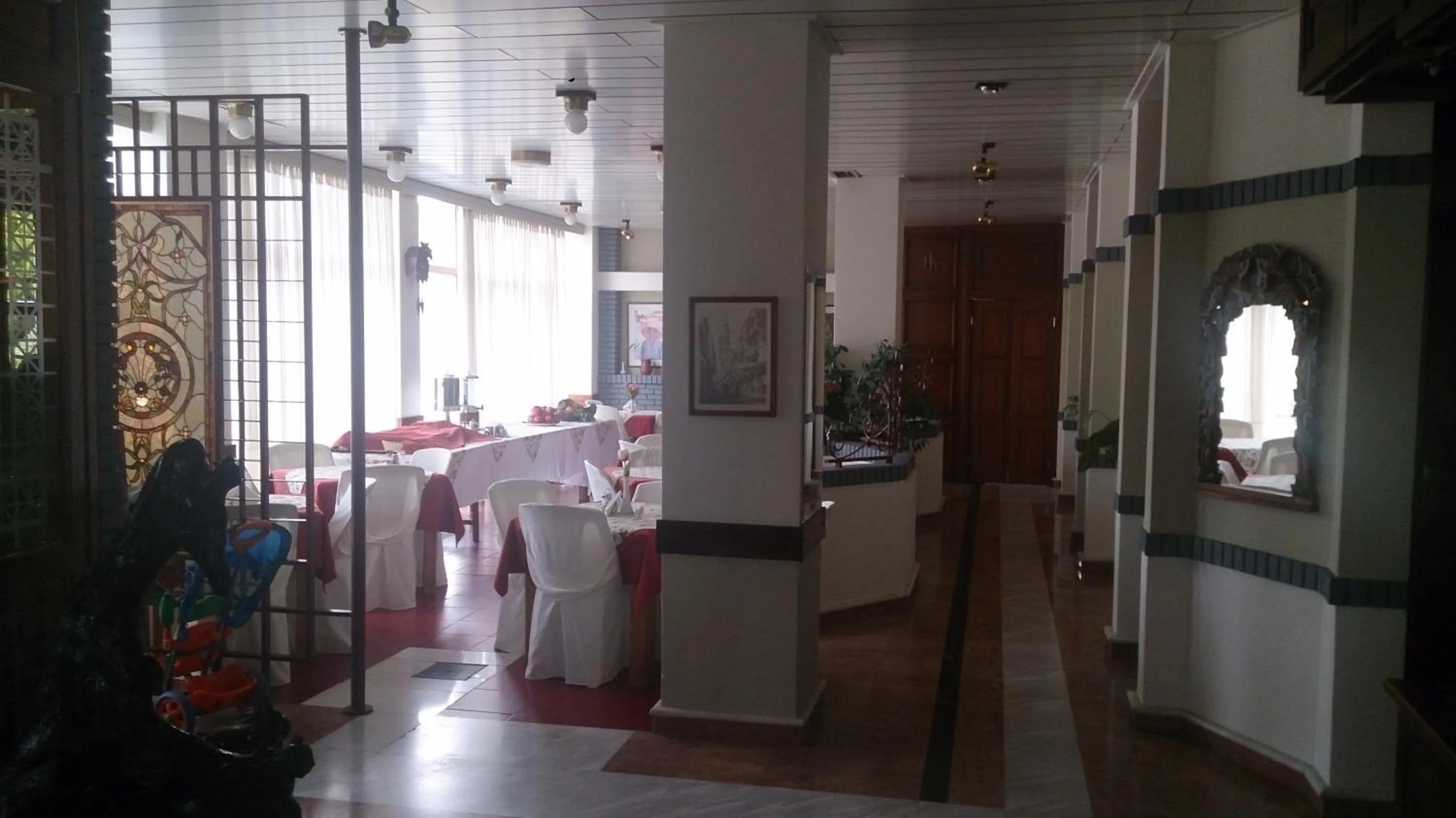Restaurant/places to eat in Hotel Villa Tasko