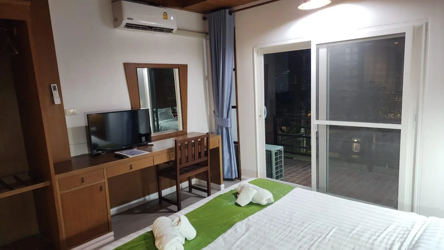 TV and multimedia, Bed in Sasitara Residence