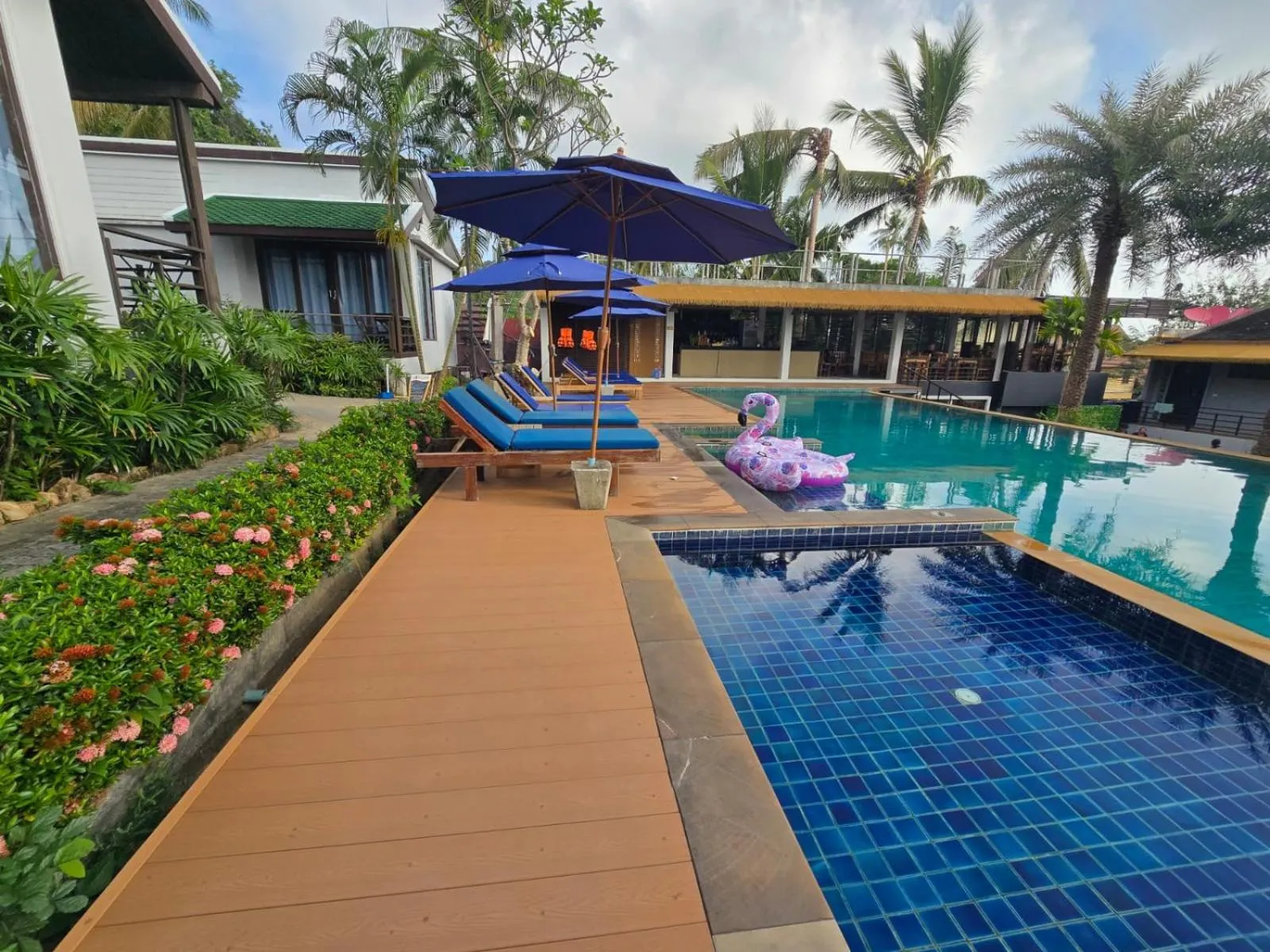 Swimming pool in Sasitara Residence