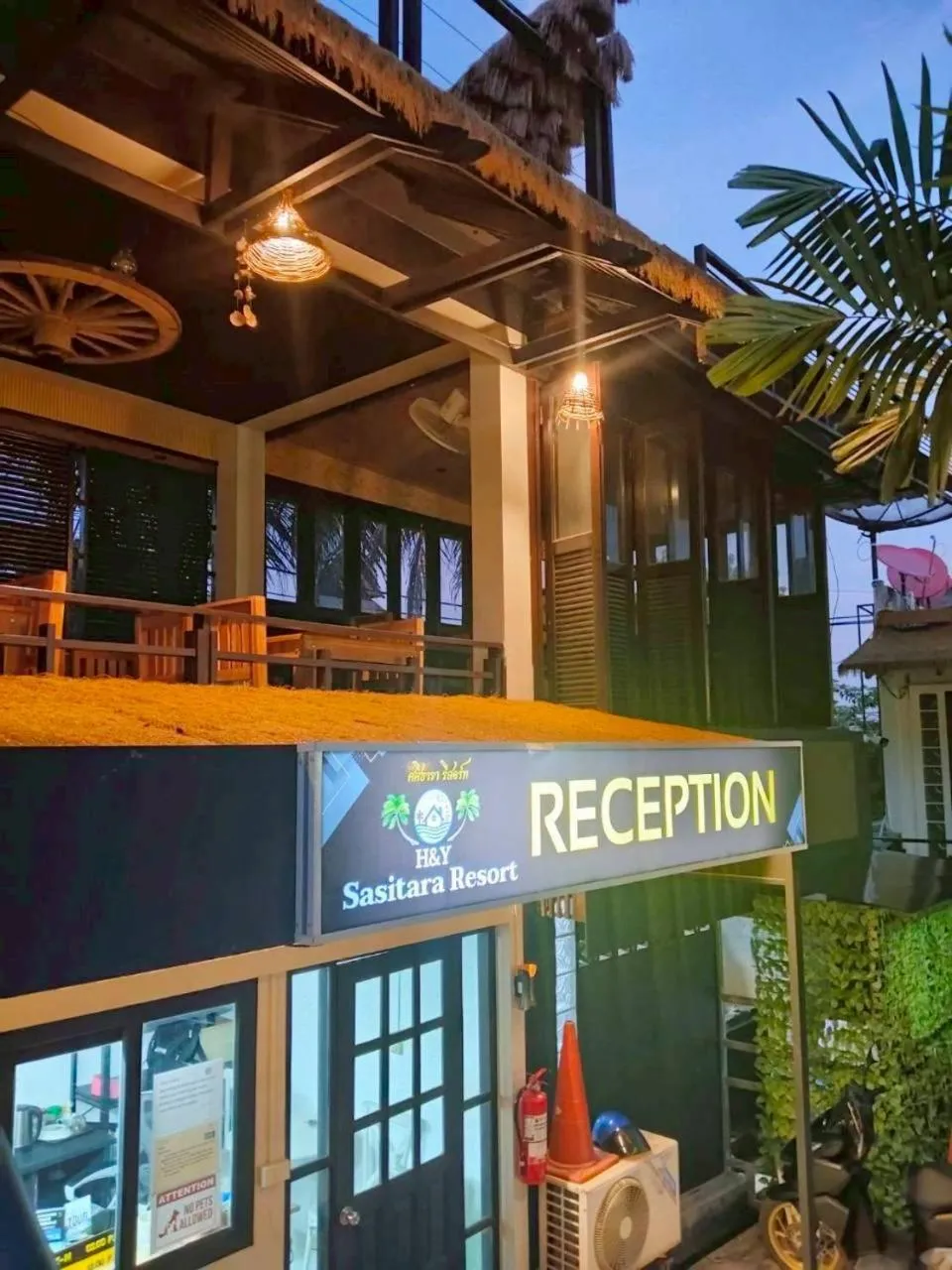 Restaurant/places to eat in Sasitara Residence