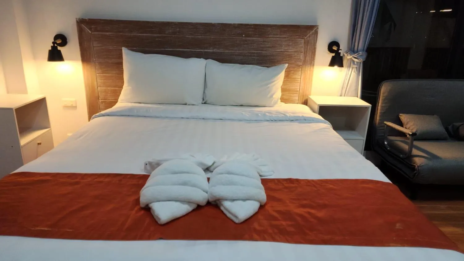 Bed in Sasitara Residence