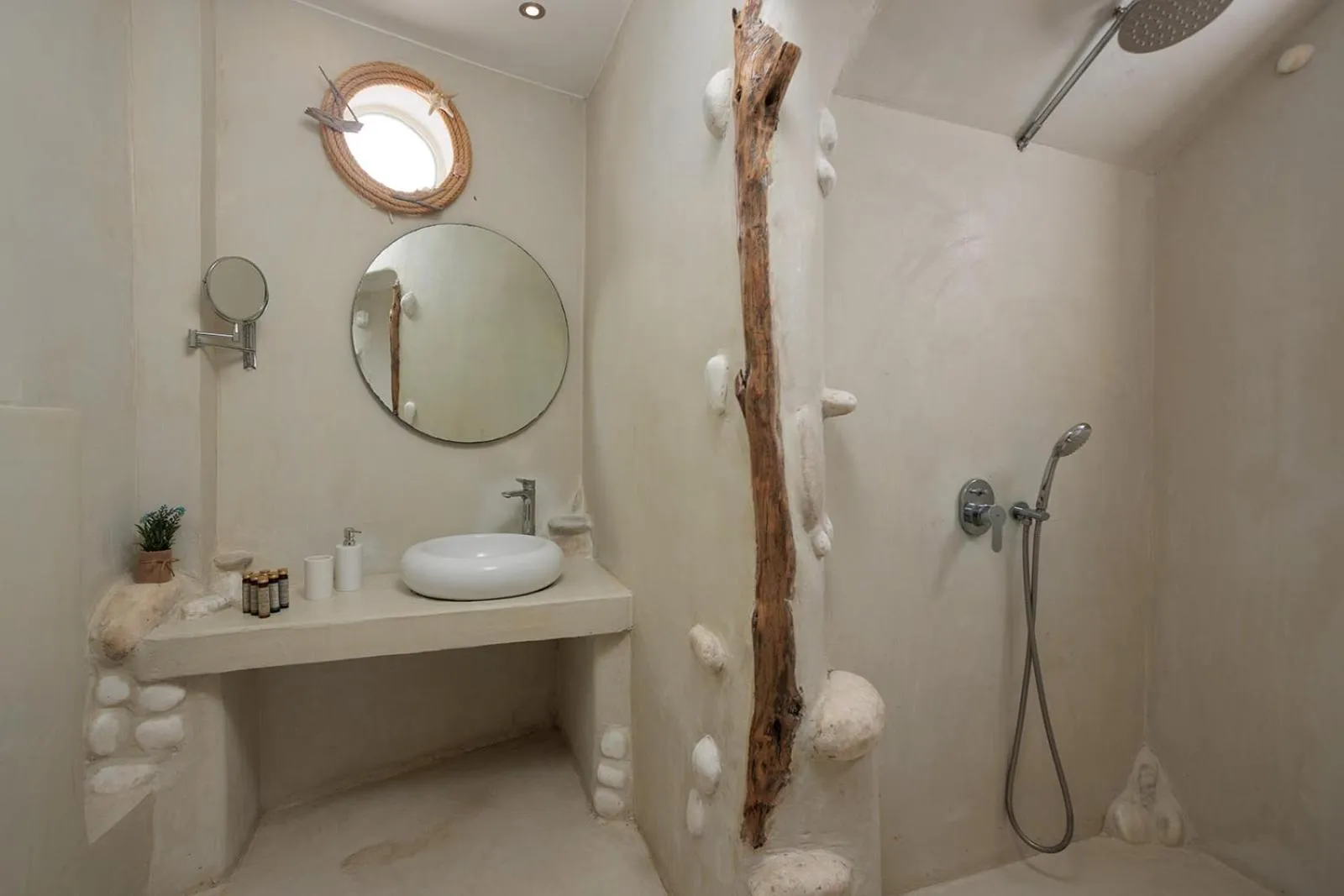 Toilet in Anemomilos Beach hotel