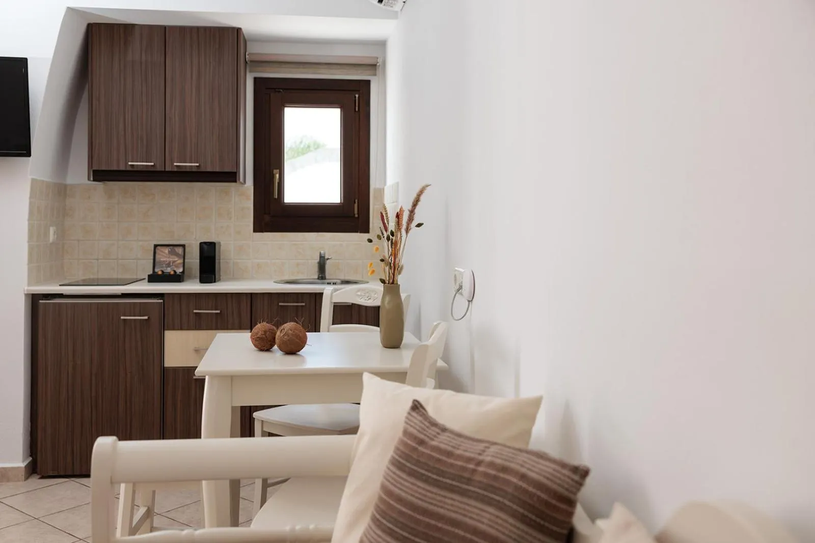 Kitchen or kitchenette in Anemomilos Beach hotel