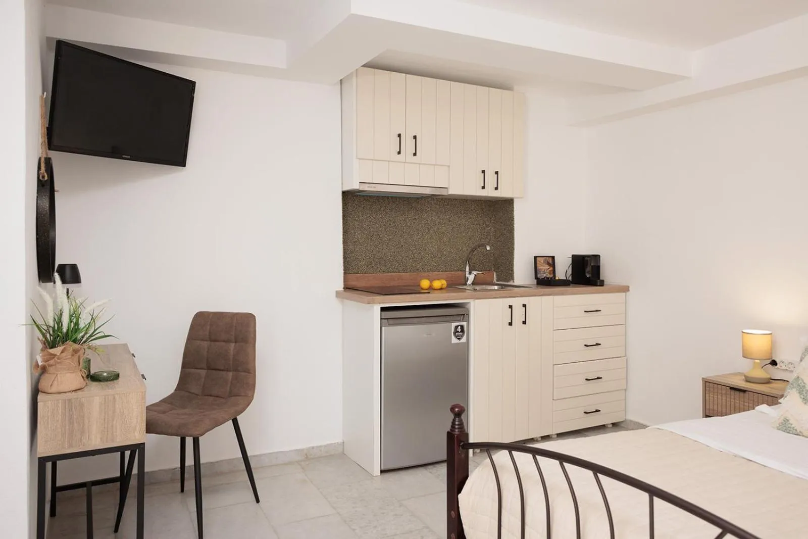 Kitchen or kitchenette in Anemomilos Beach hotel