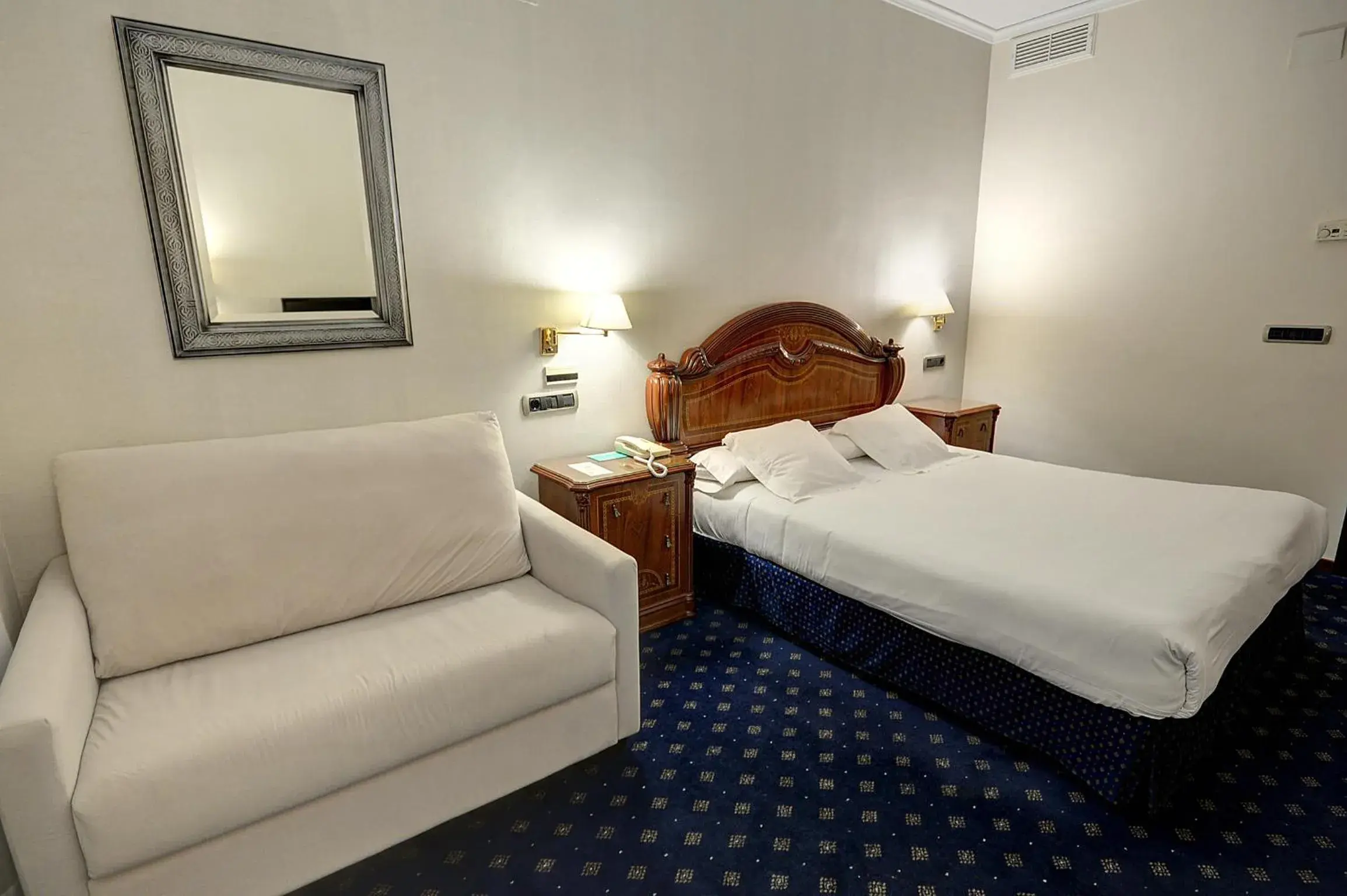 Single Room with Bathroom in Hotel Vila-real Palace Single Room with Bathroom in Hotel Vila-real Palace