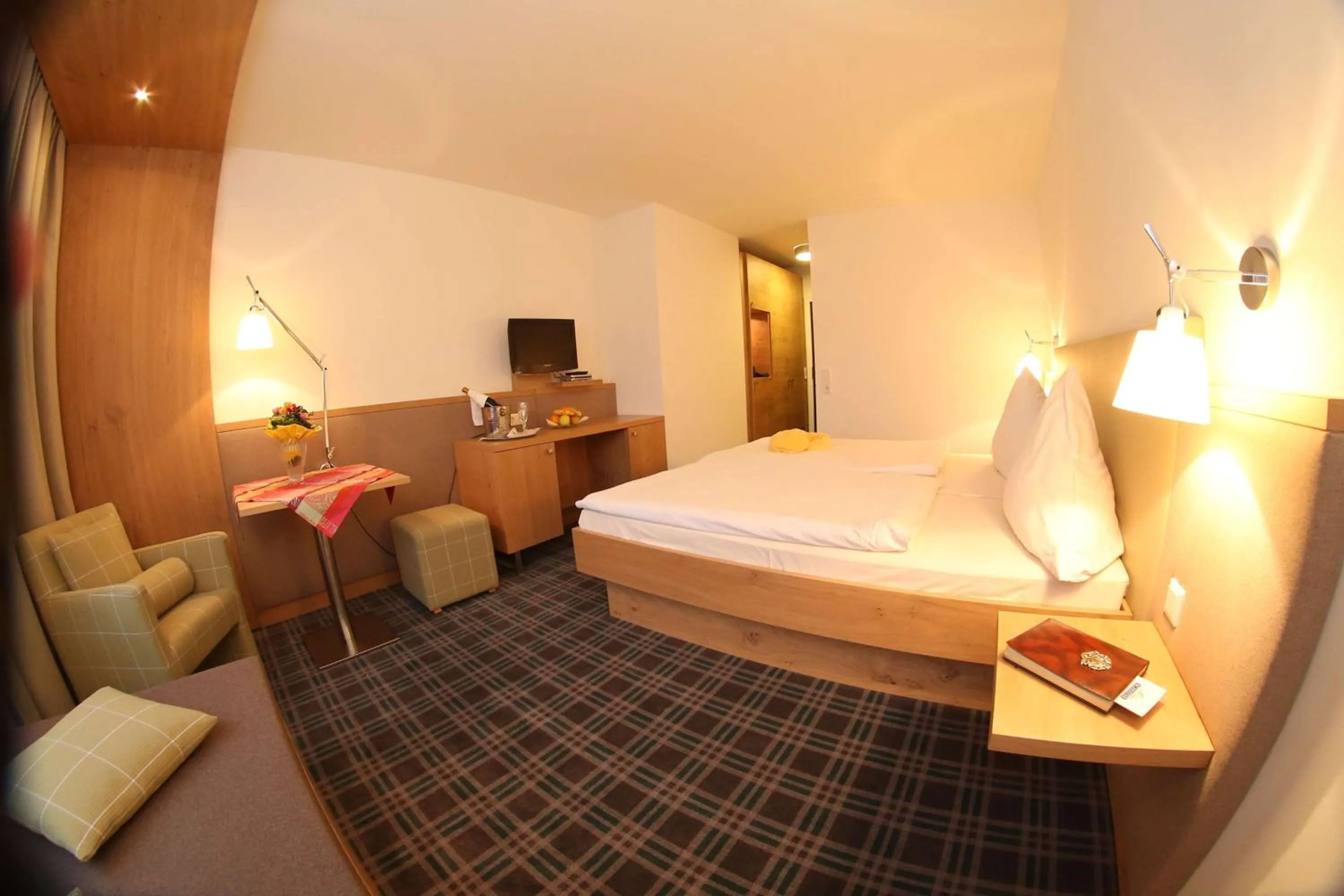 Bedroom, Bed in Hotel-Landgasthof Schuster