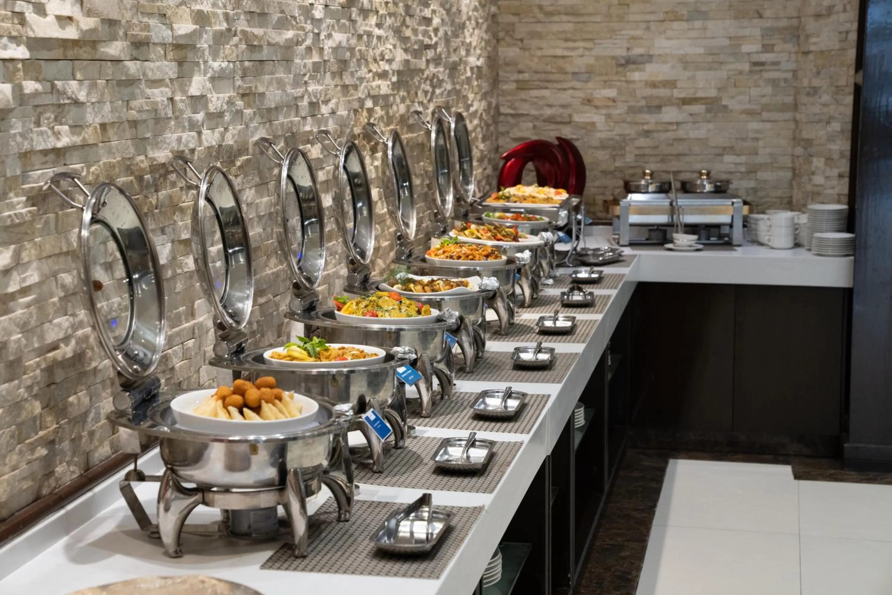 Restaurant/places to eat in Golden Tulip Hotel Buraidah Al Qassim