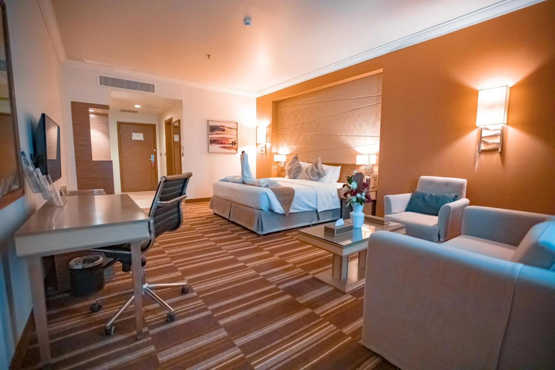 Living room, Bed in Golden Tulip Hotel Buraidah Al Qassim