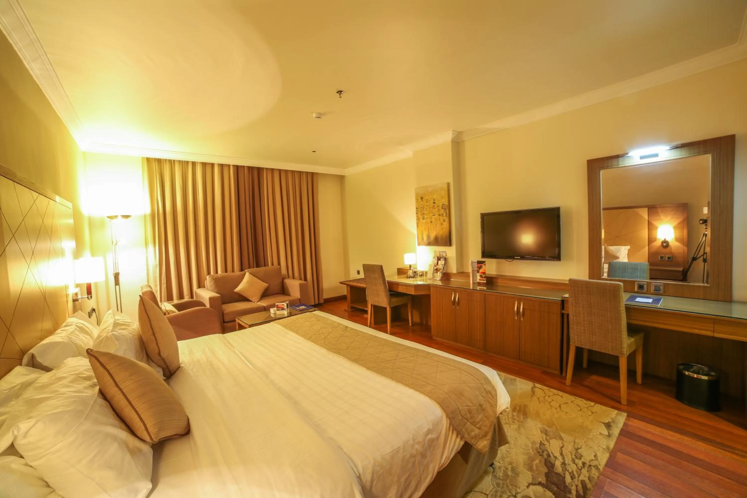 Bedroom, Bed in Golden Tulip Hotel Buraidah Al Qassim