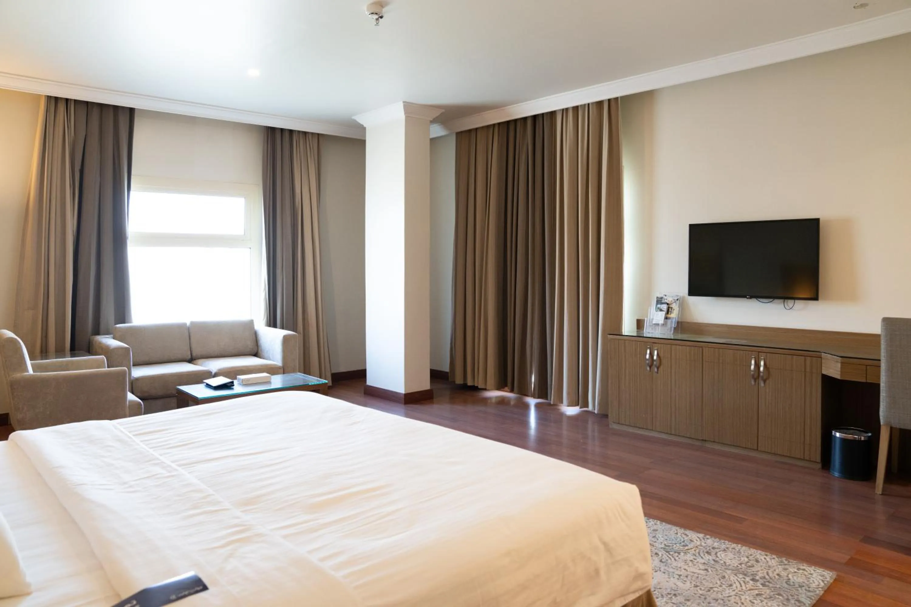 Bedroom, Bed in Golden Tulip Hotel Buraidah Al Qassim