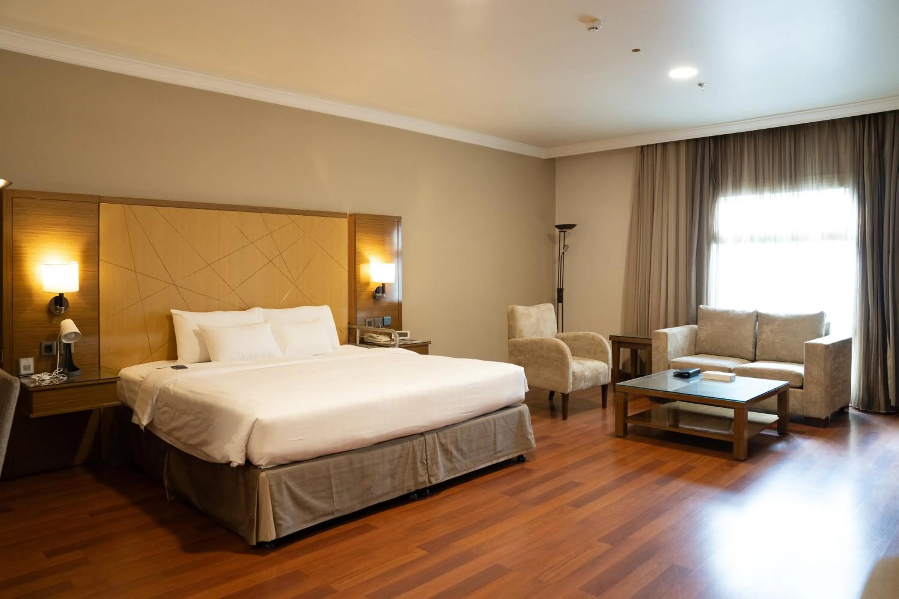 Bedroom, Bed in Golden Tulip Hotel Buraidah Al Qassim
