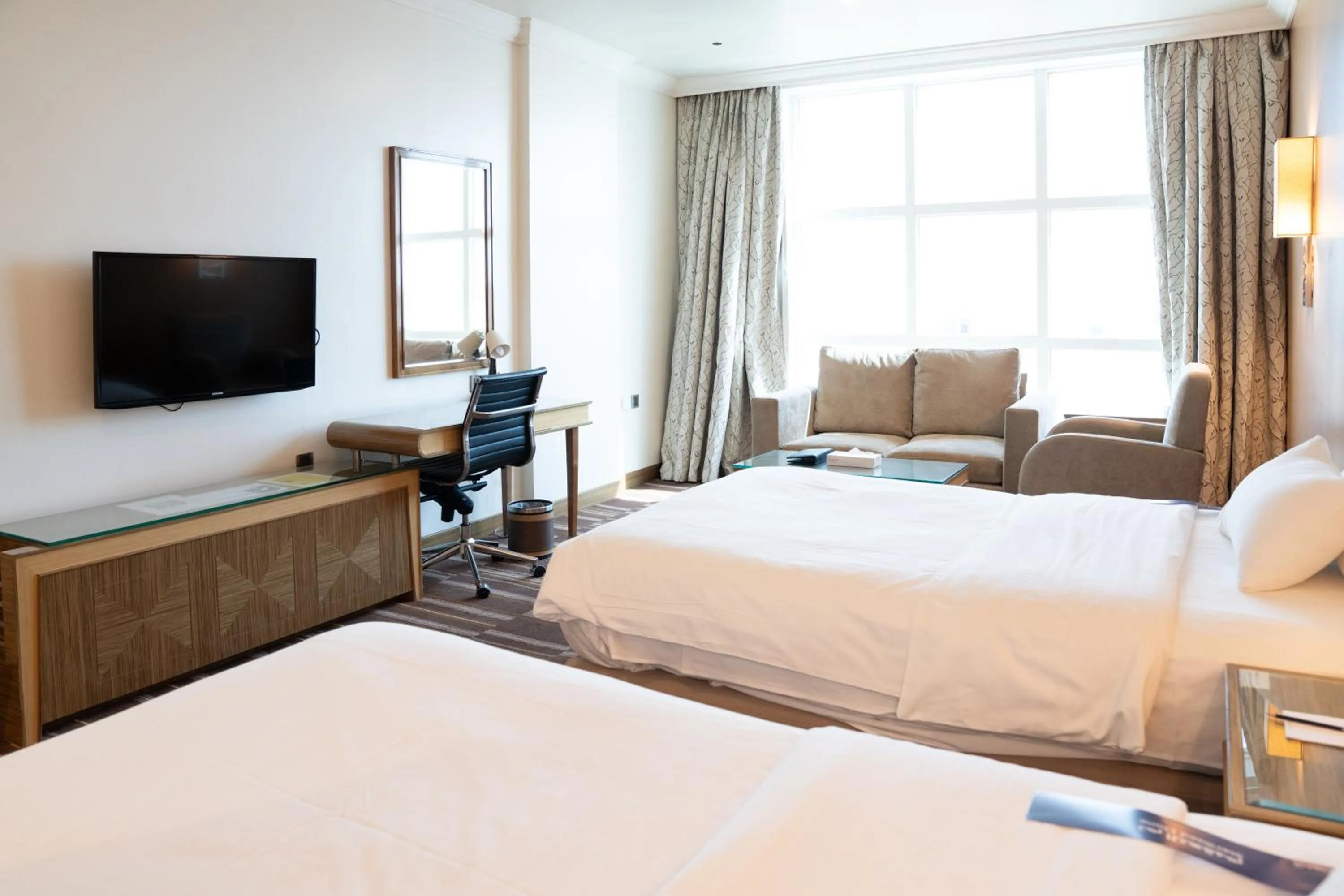 Bedroom, Bed in Golden Tulip Hotel Buraidah Al Qassim