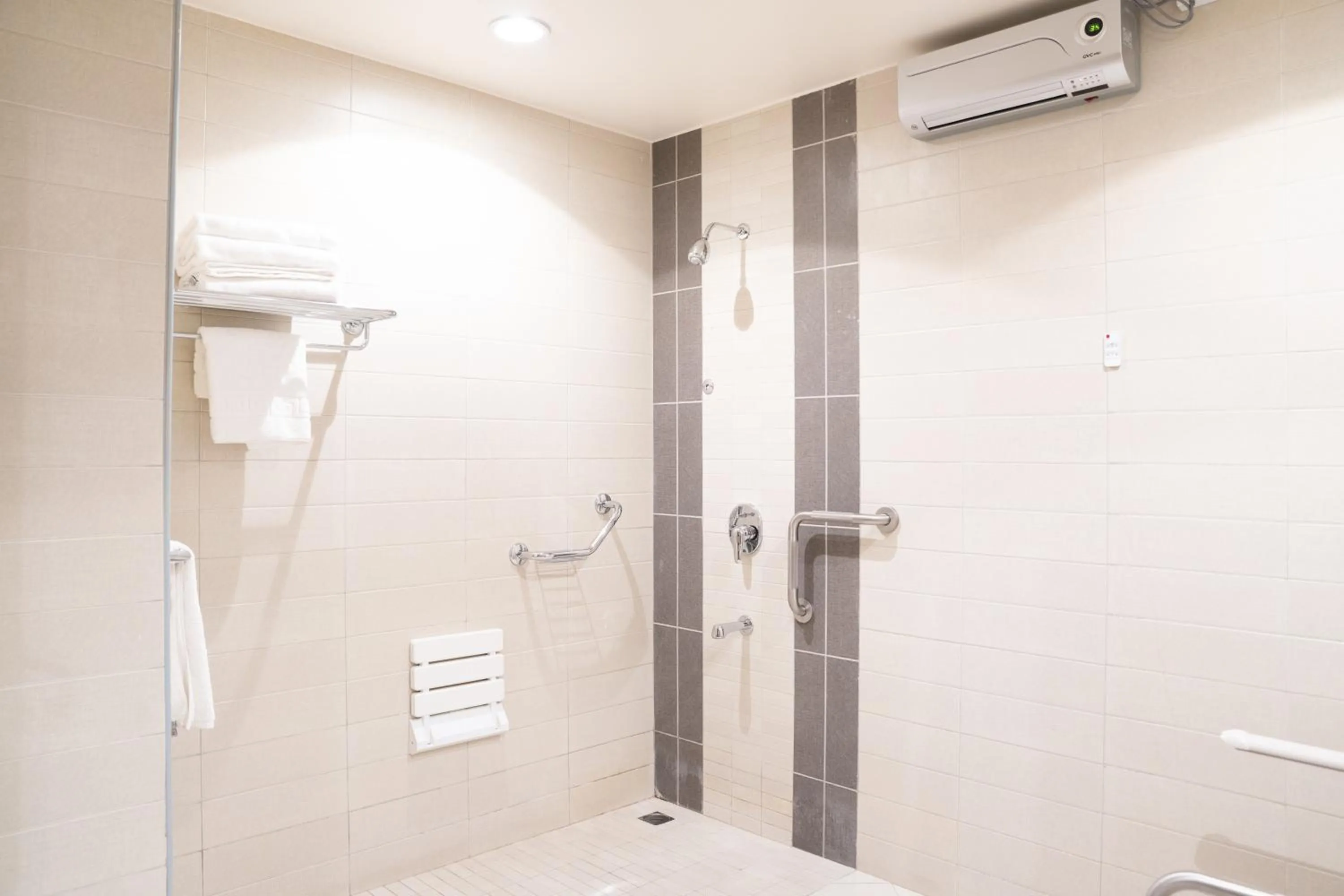 Shower in Golden Tulip Hotel Buraidah Al Qassim