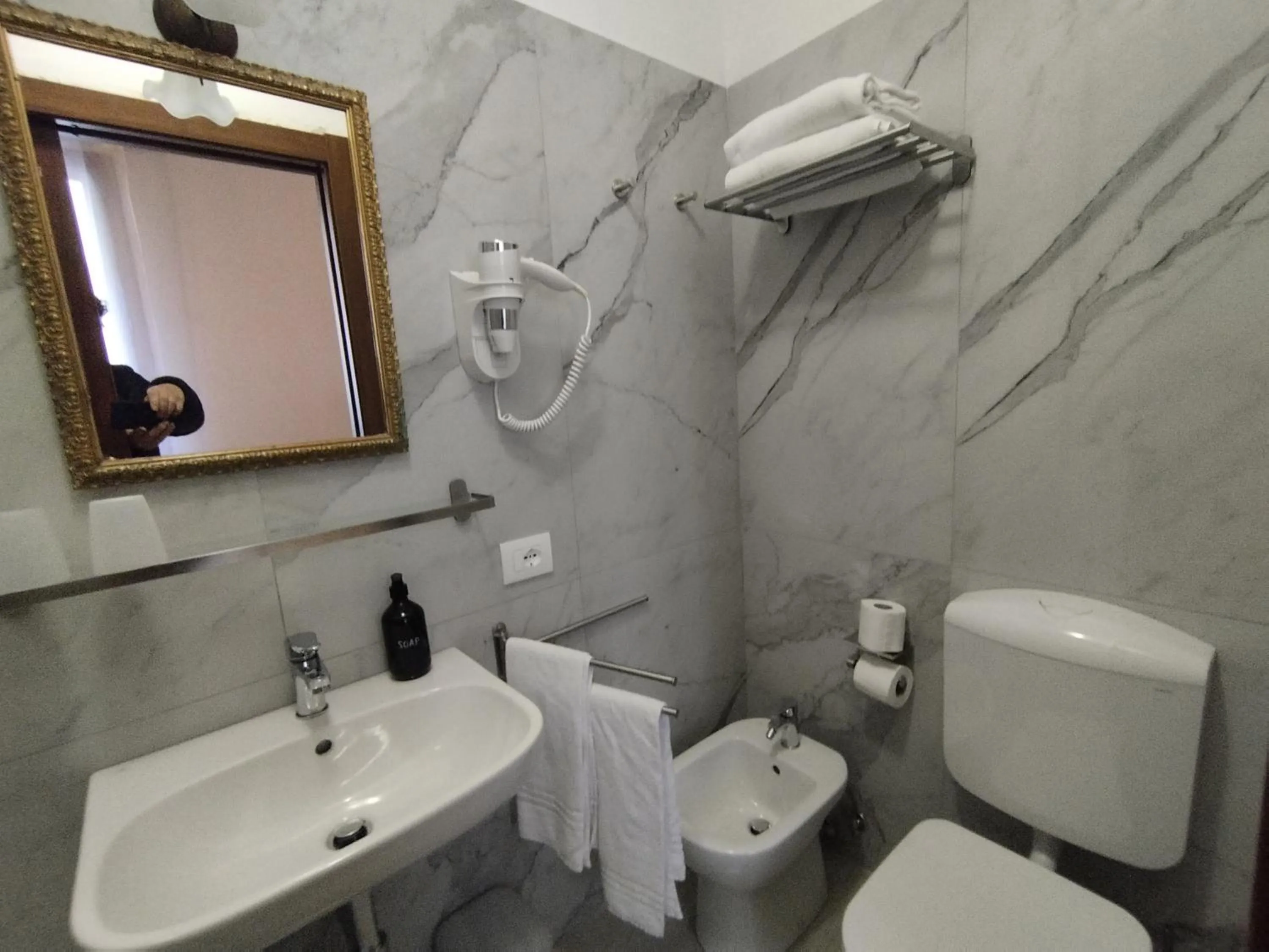 Bathroom in Alloggi SS Giovanni e Paolo