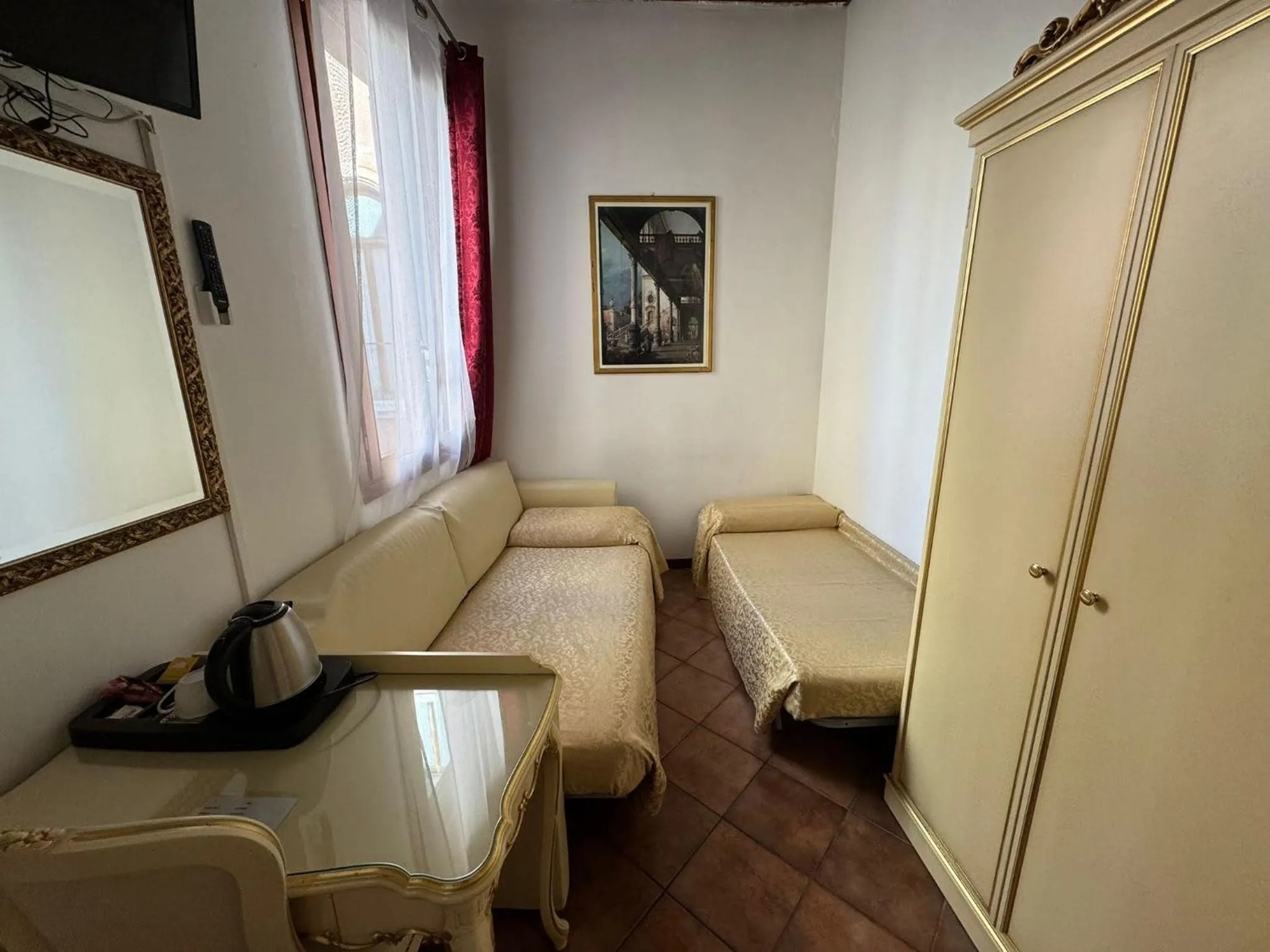 Photo of the whole room in Alloggi SS Giovanni e Paolo