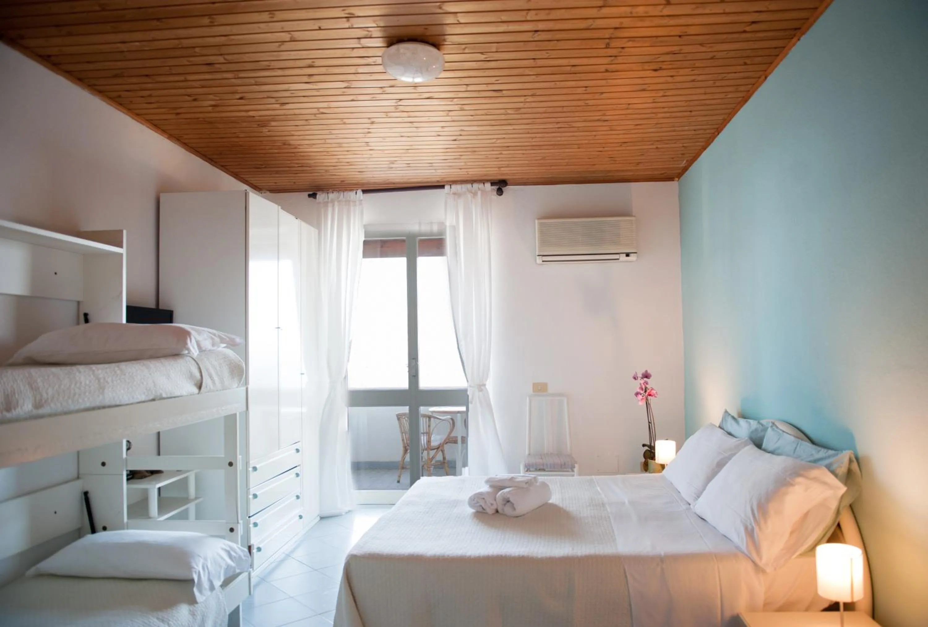 Photo of the whole room, Bed in Paradise Relais Villa Janto'