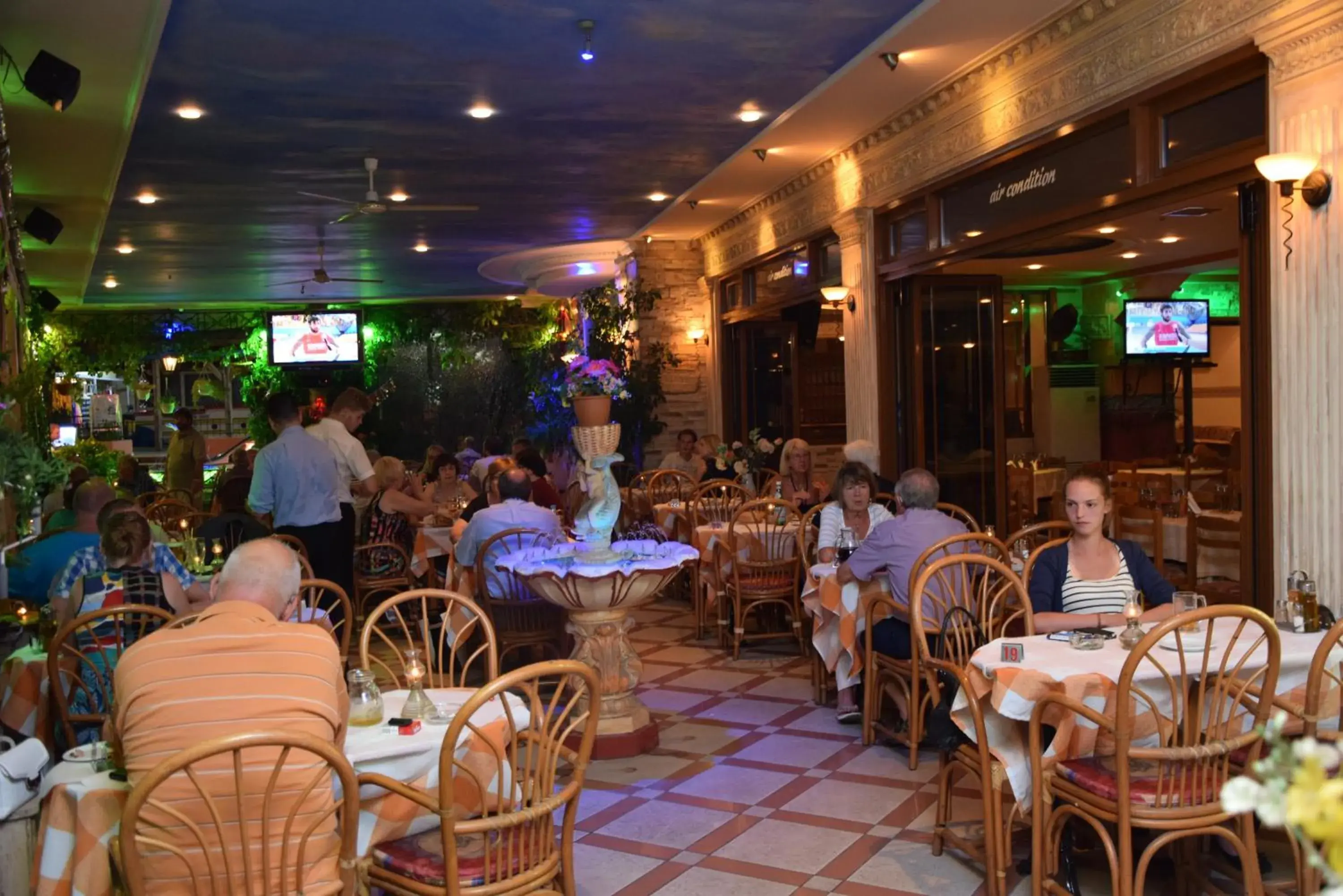 Restaurant/places to eat in Gouvia Hotel Restaurant/places to eat in Gouvia Hotel