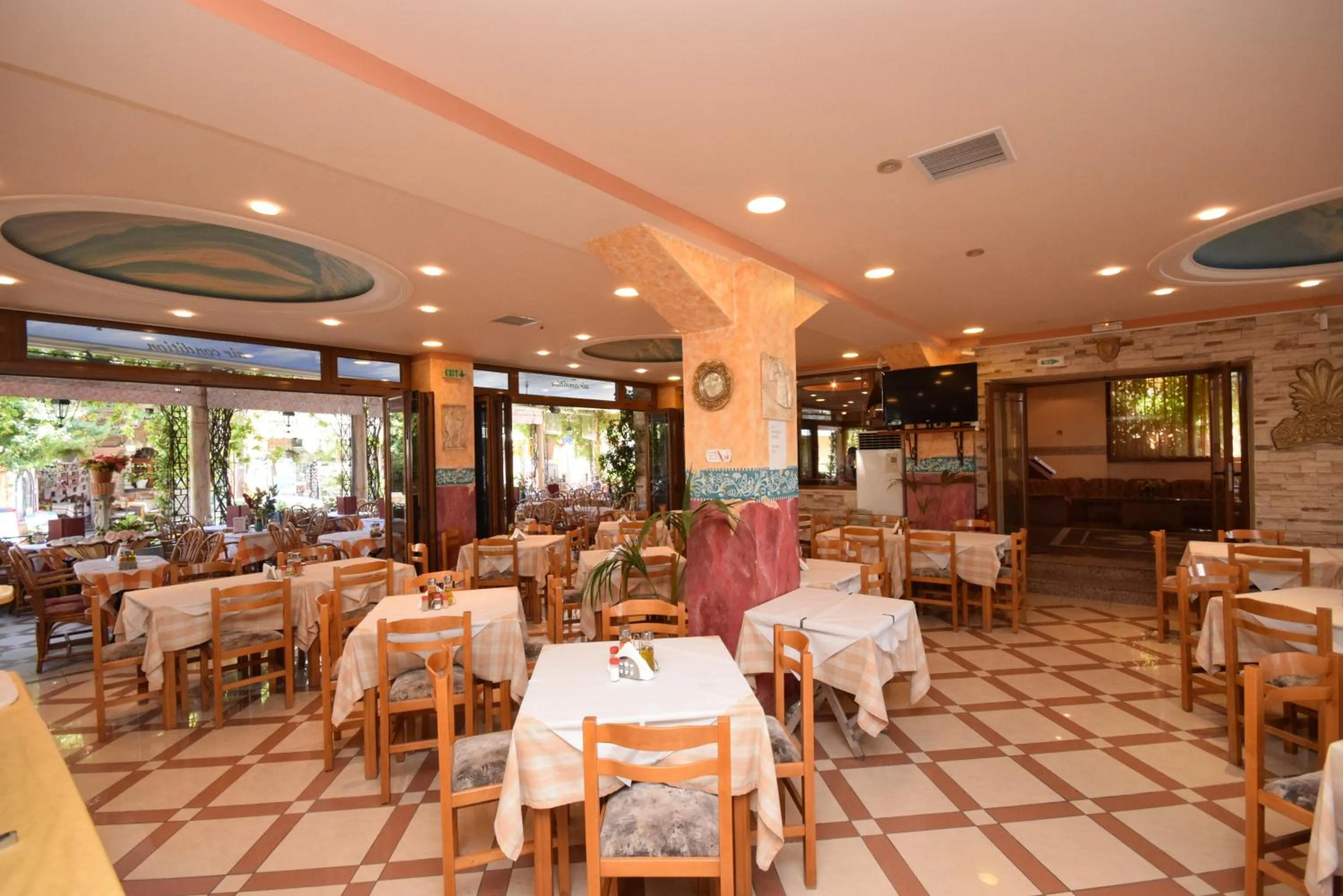 Restaurant/places to eat in Gouvia Hotel