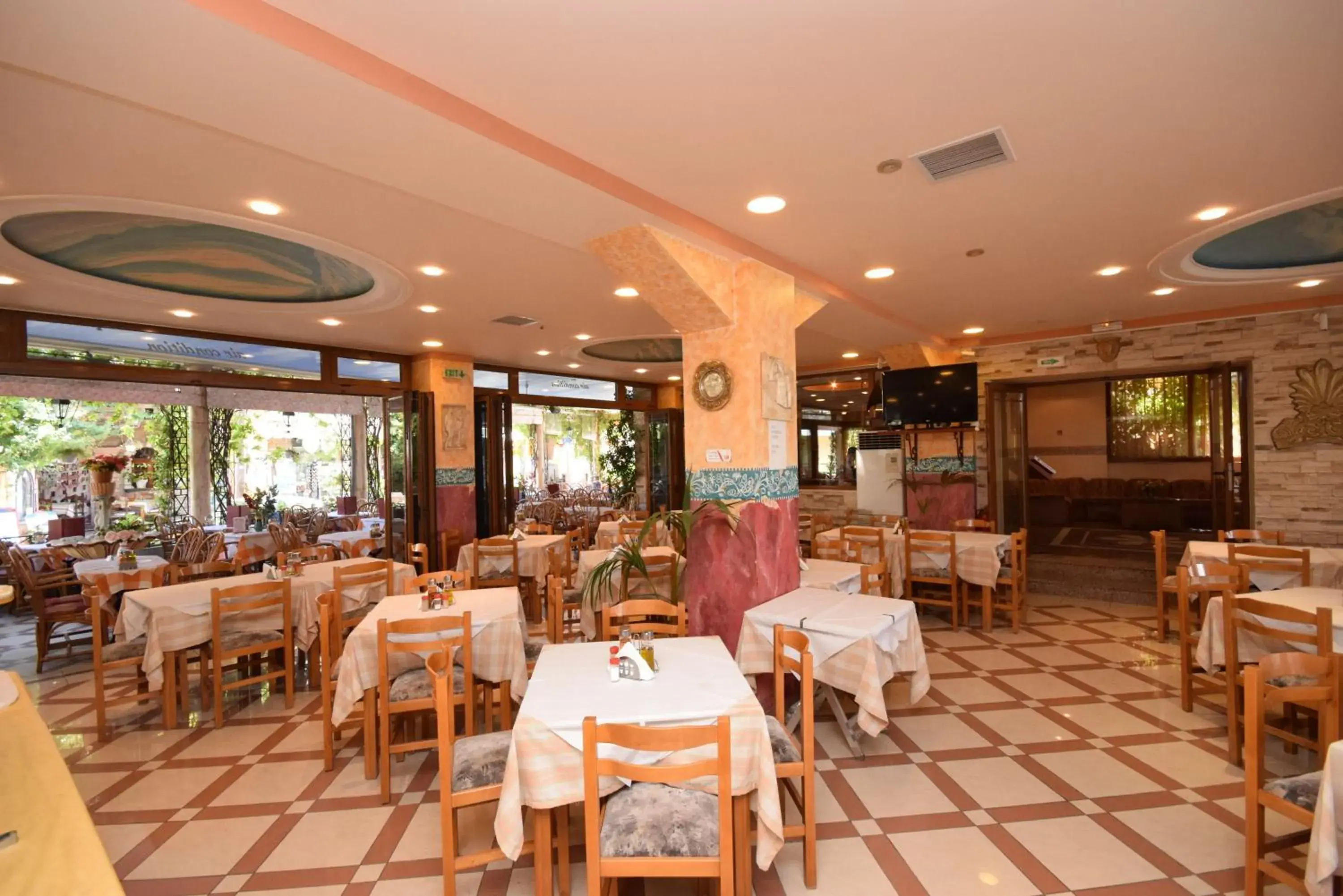 Restaurant/places to eat in Gouvia Hotel Restaurant/places to eat in Gouvia Hotel