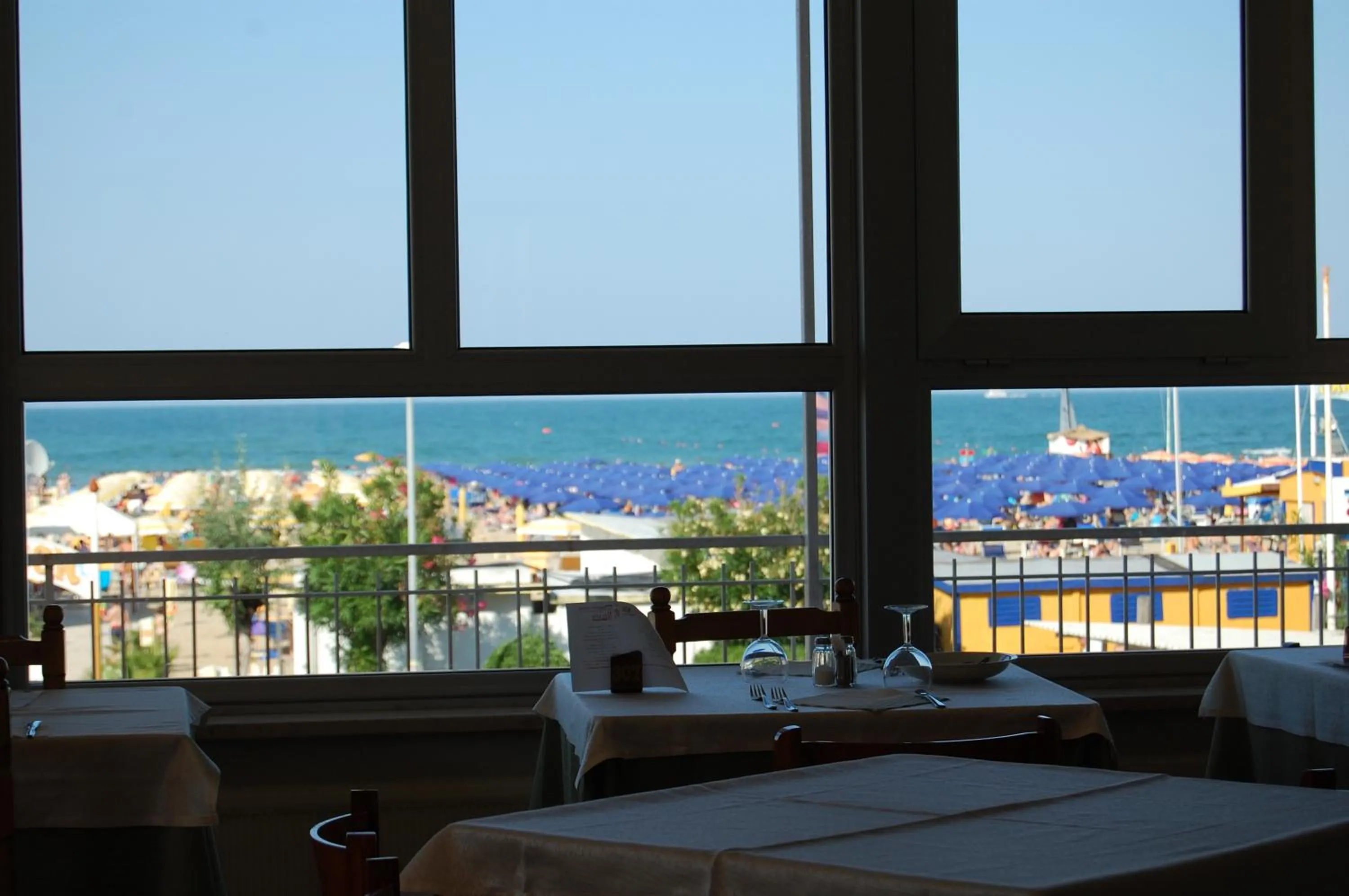 Restaurant/places to eat in Hotel Nelson
